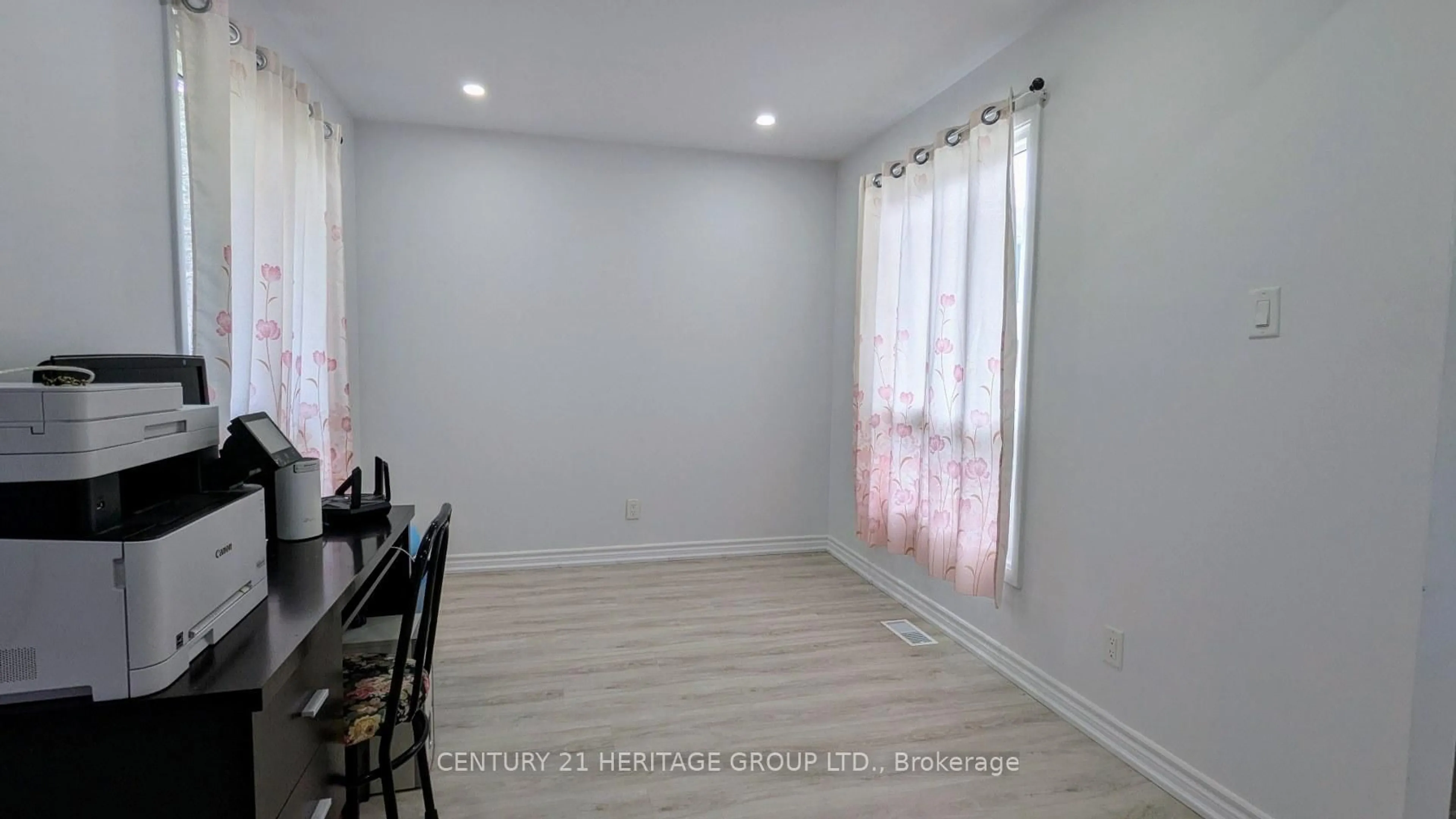 A pic of a room for 431 Keats Way #5, Waterloo Ontario N2L 5S7