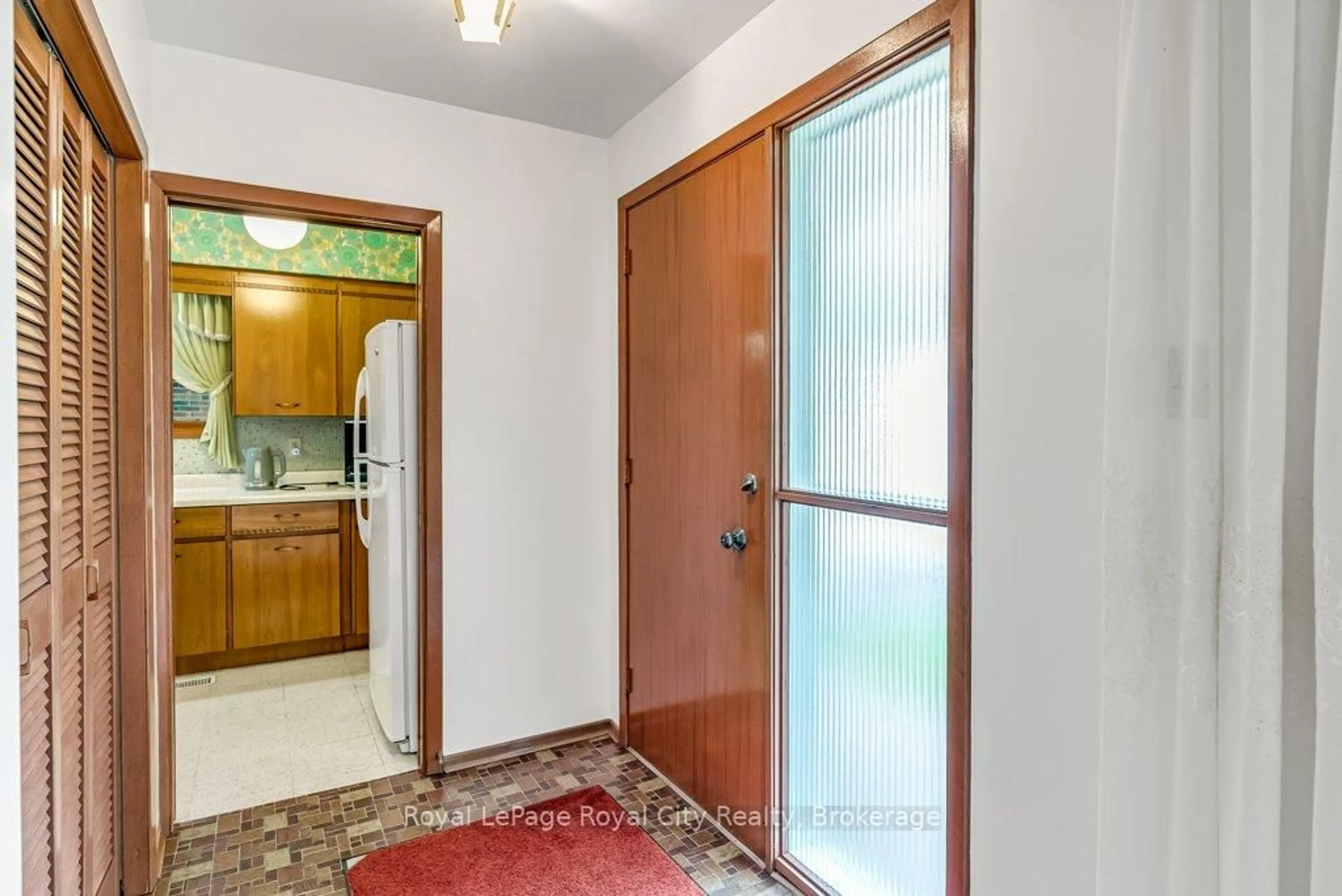 Indoor entryway for 768 Eramosa Rd, Guelph/Eramosa Ontario N1E 5Z3