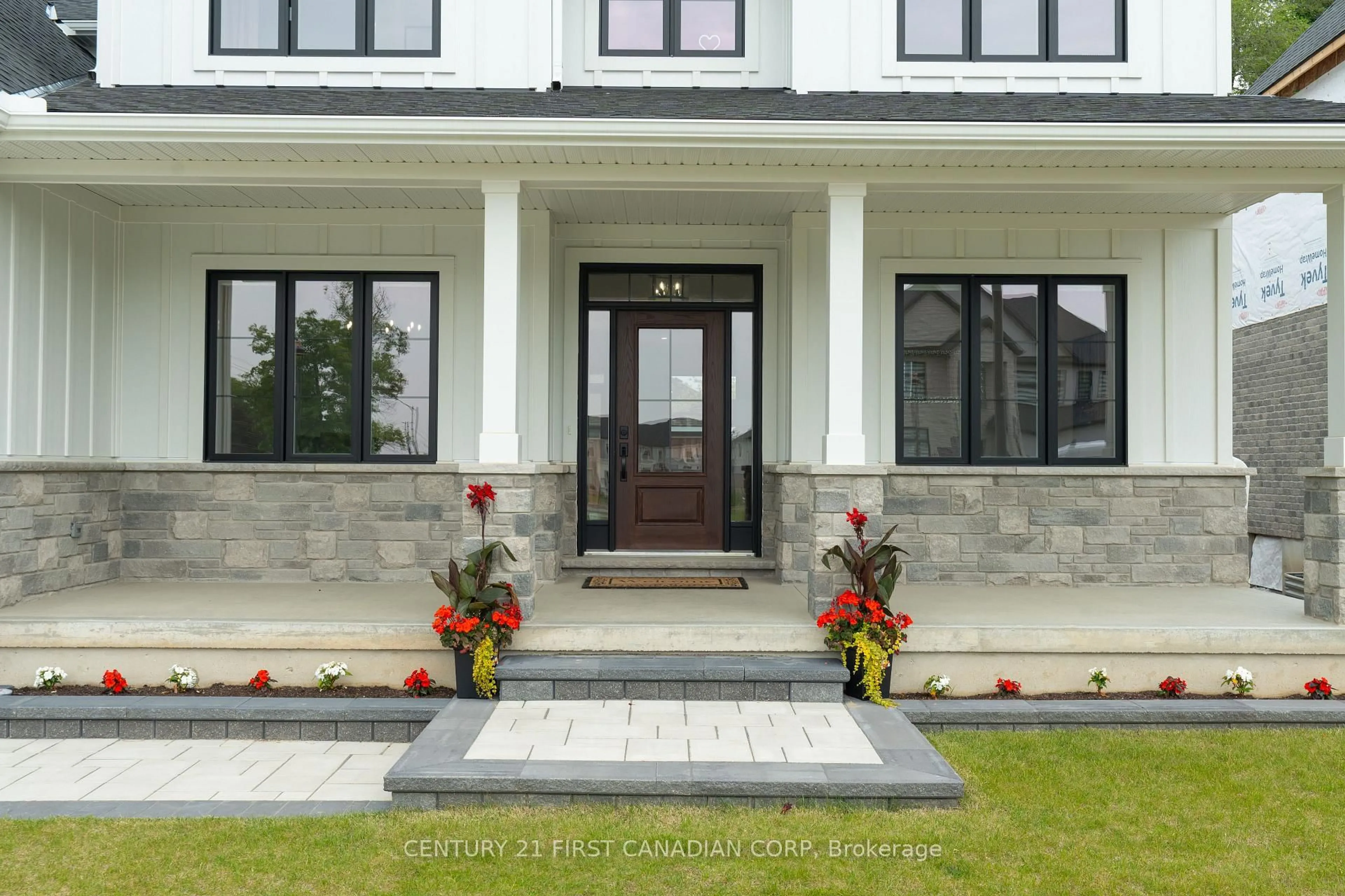 Indoor entryway for 162 Princeton Terr, London South Ontario N6K 0L5