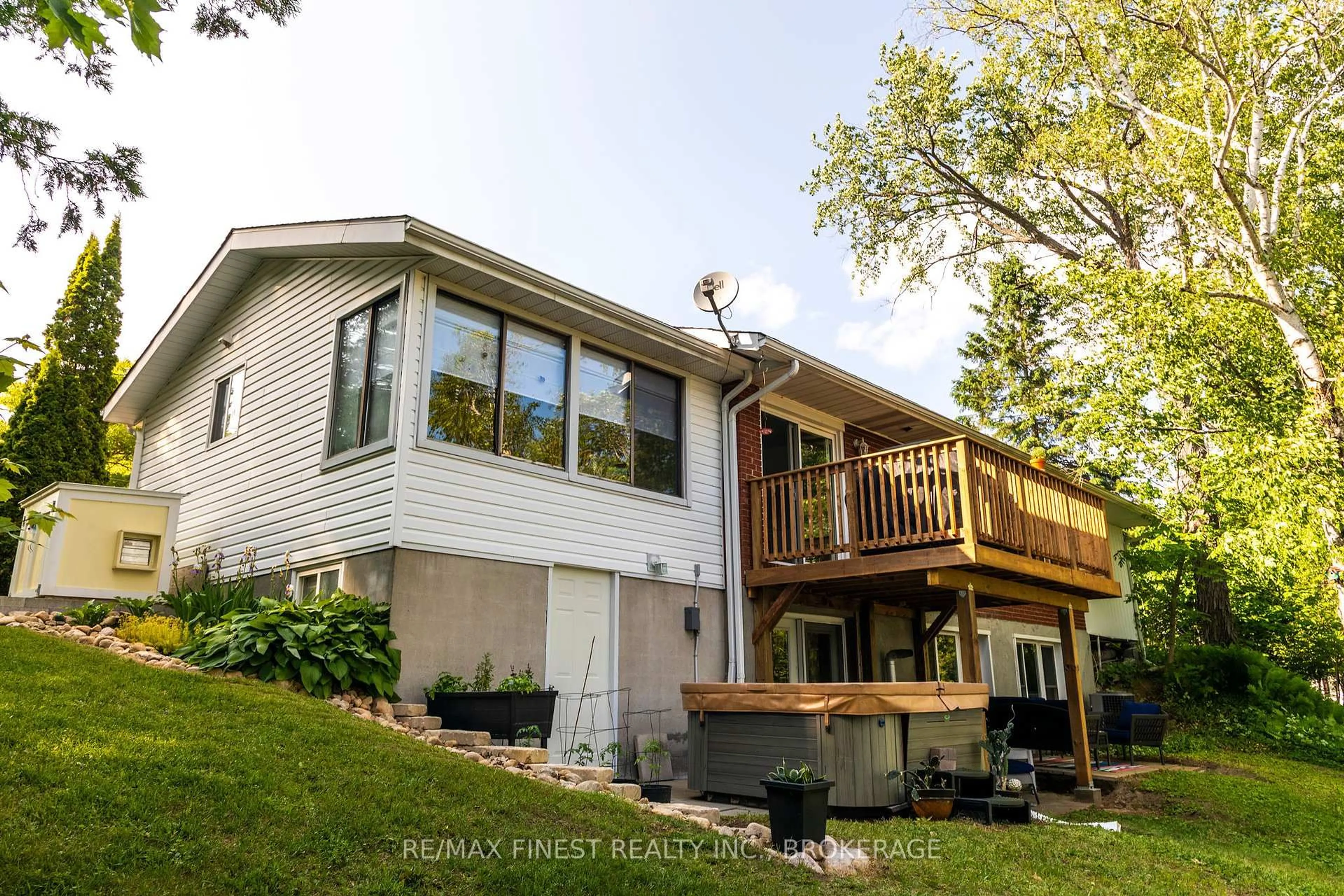 Home with vinyl exterior material, unknown for 1016 Jewel Rd, Cloyne Ontario K0H 1K0