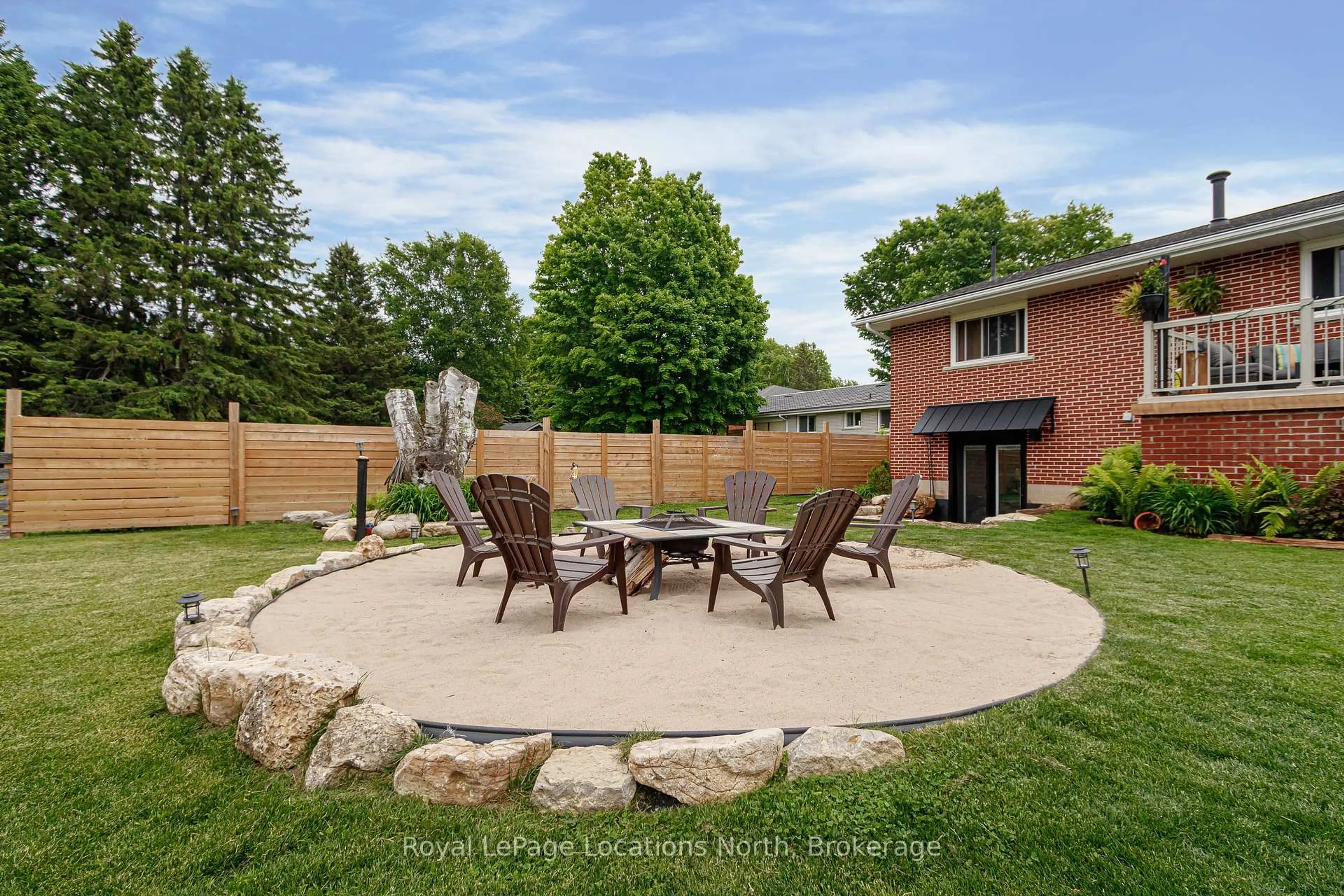 Patio, street for 128 Montgomery St, Meaford Ontario N4L 1C4
