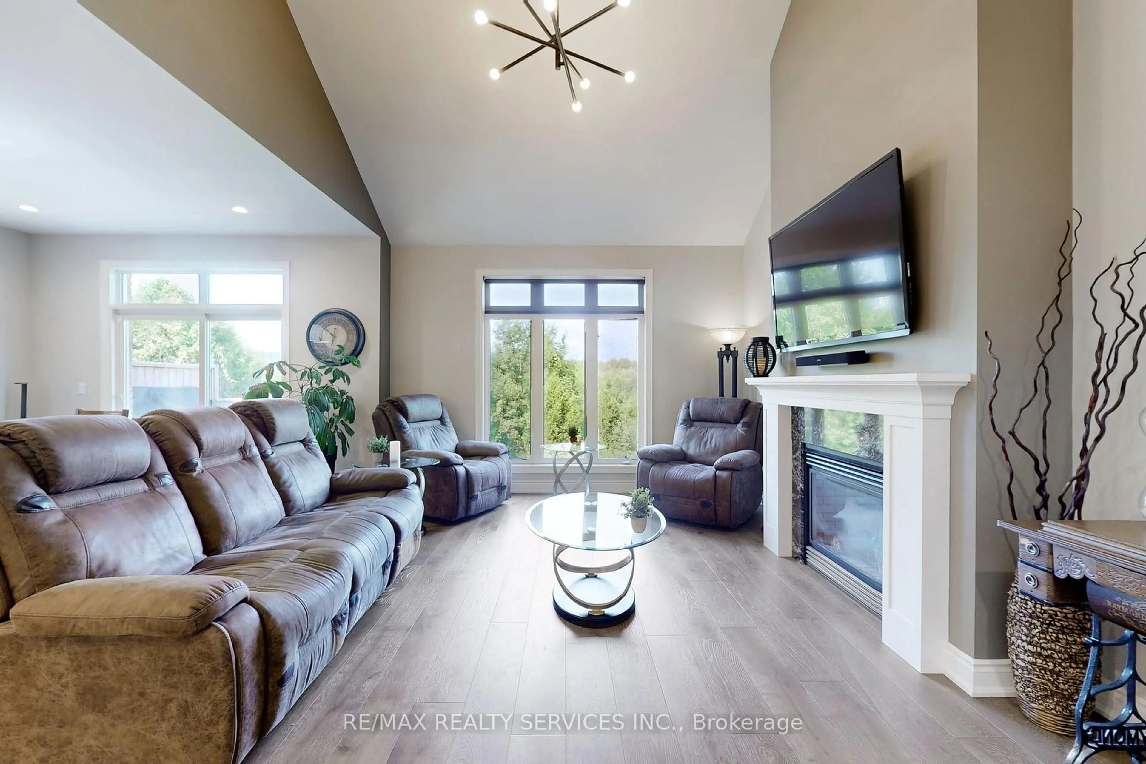 Living room with furniture, unknown for 200 Kingfisher Dr #87, Mono Ontario L9W 0B3