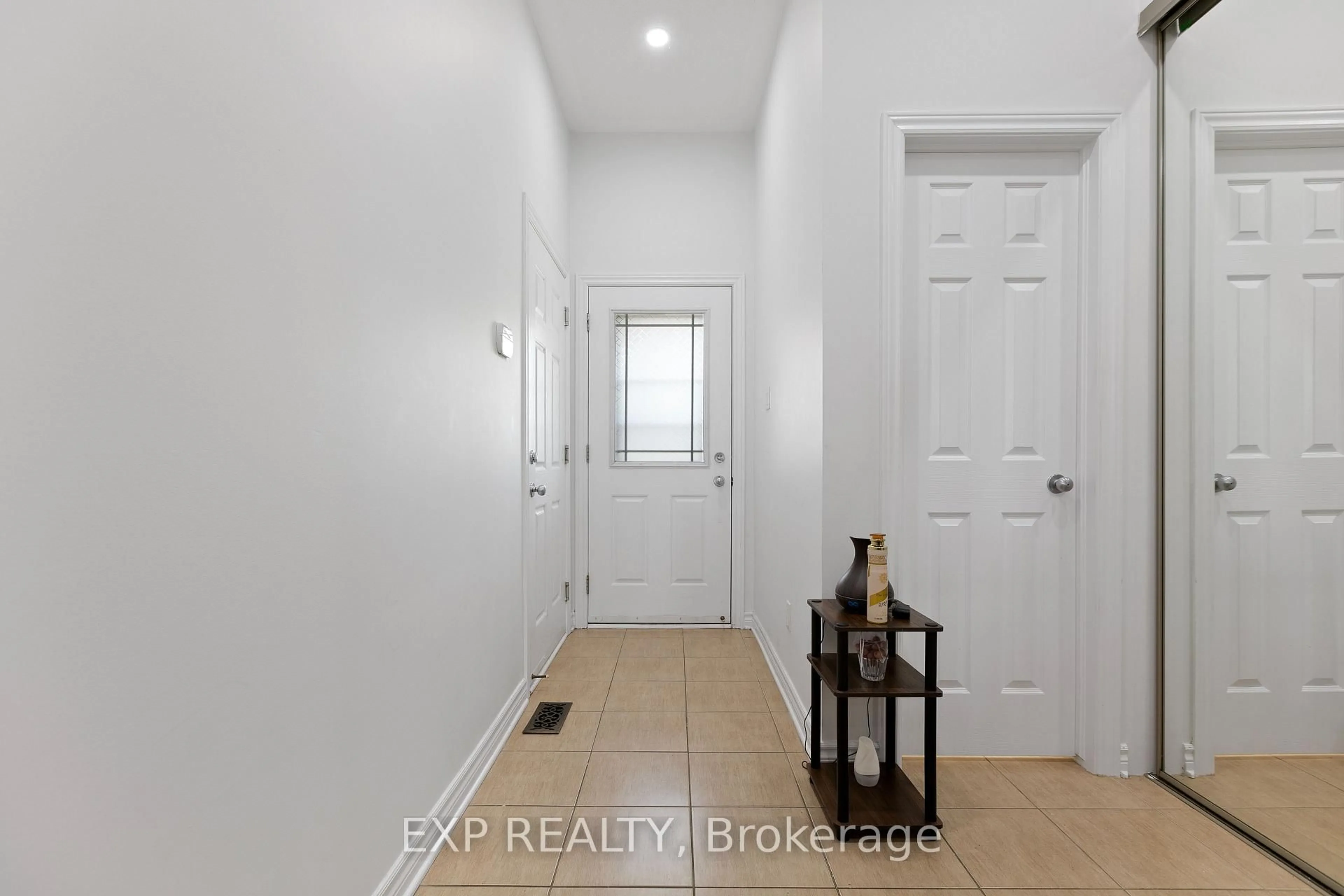 Indoor entryway for 227 Monaco Pl, Ottawa Ontario K4A 0G8