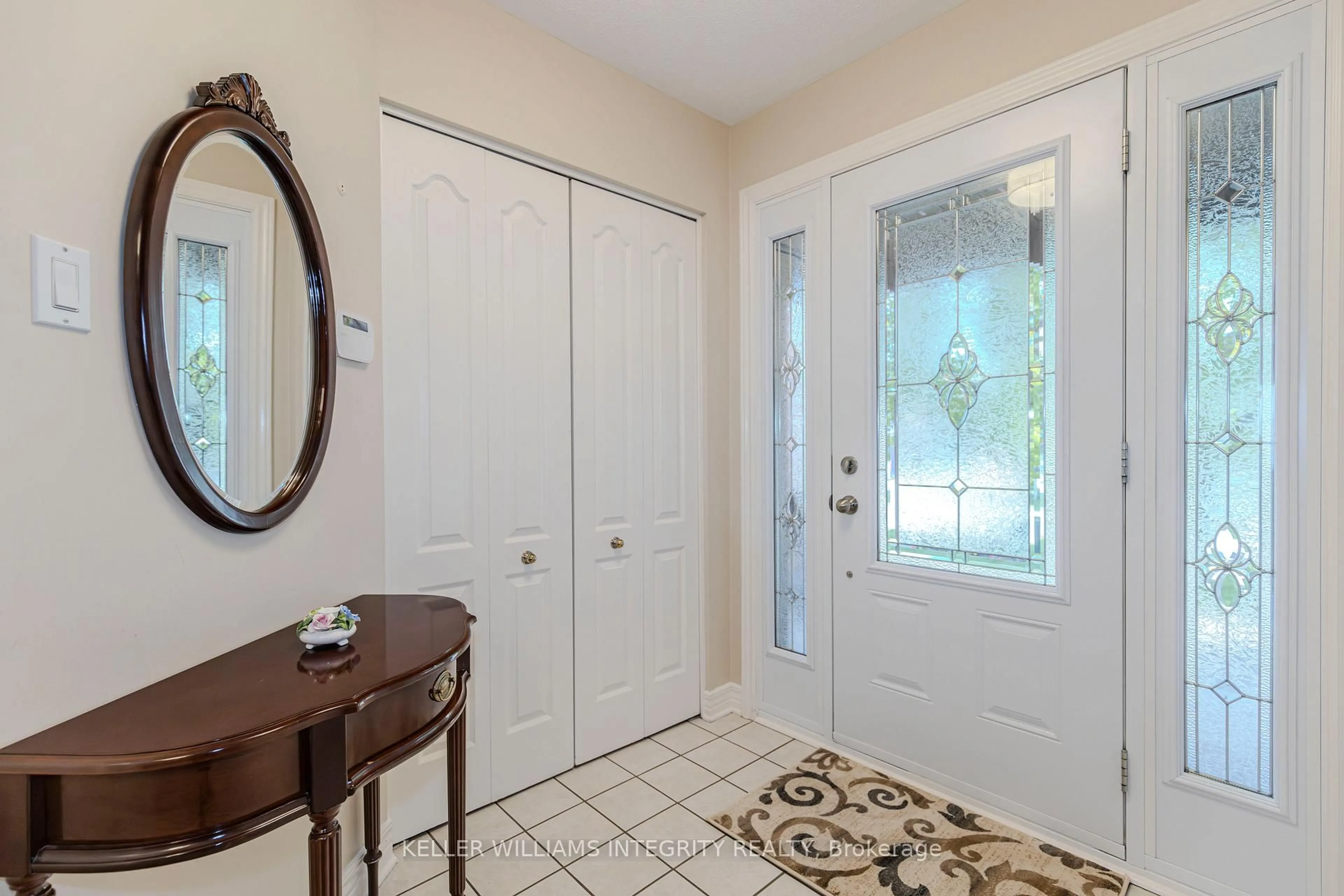 Indoor entryway for 177 Thornbury Cres, Ottawa Ontario K2G 6C2