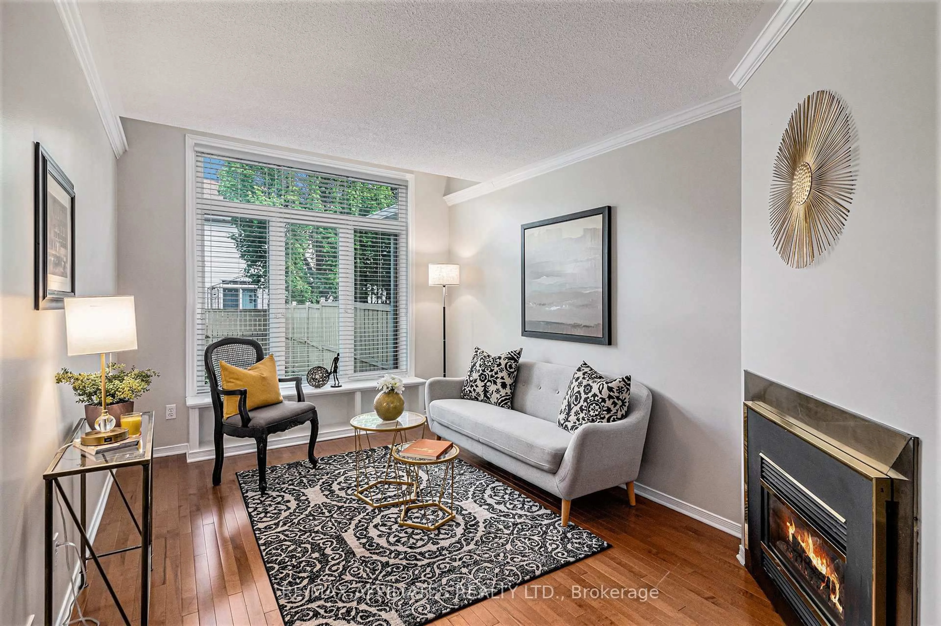 Living room with furniture, unknown for 2106 Sunland Dr, Orleans Ontario K4A 3L1