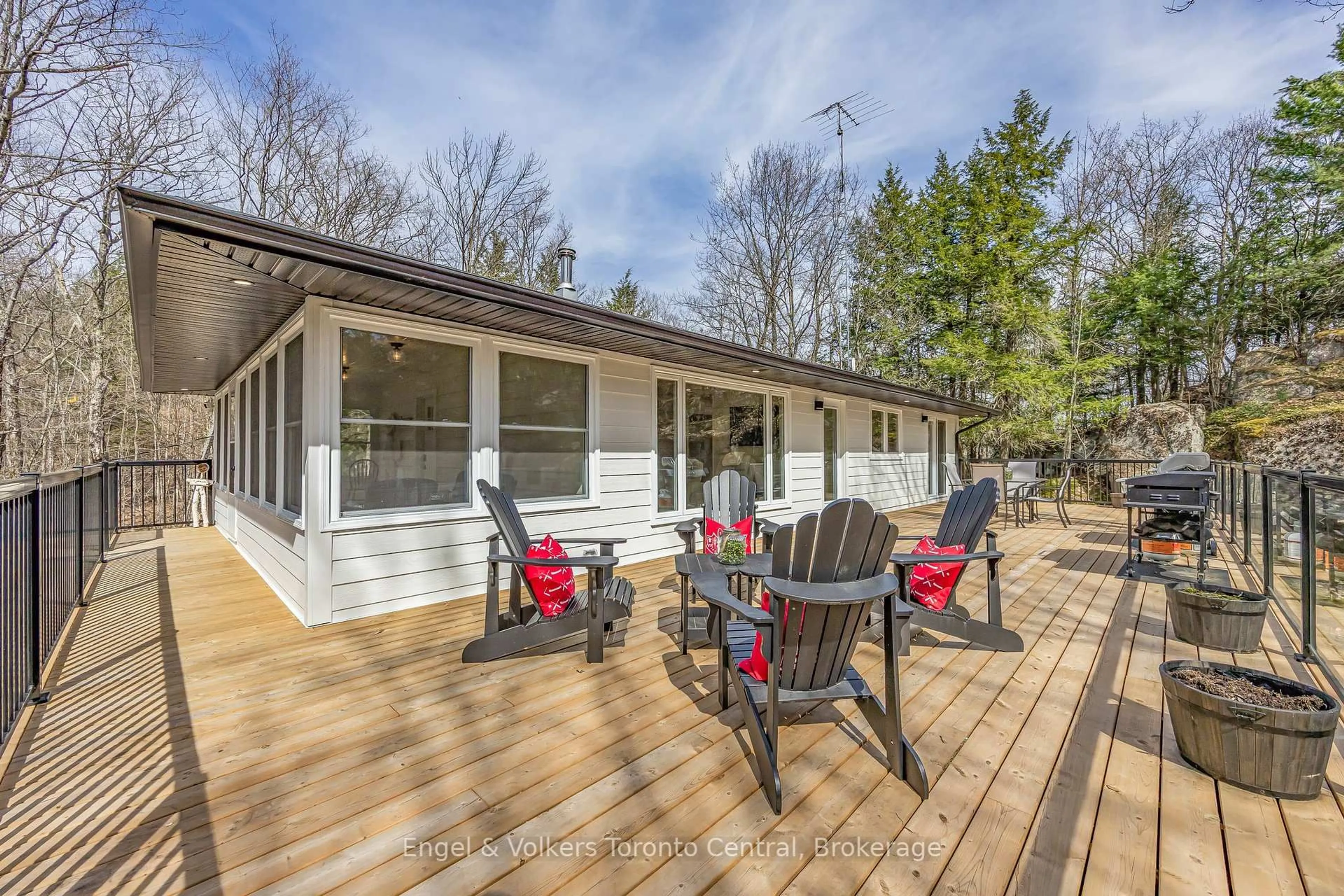 Patio, water/lake/river/ocean view for 2481 Falkenburg Rd, Muskoka Lakes Ontario P0B 1J0