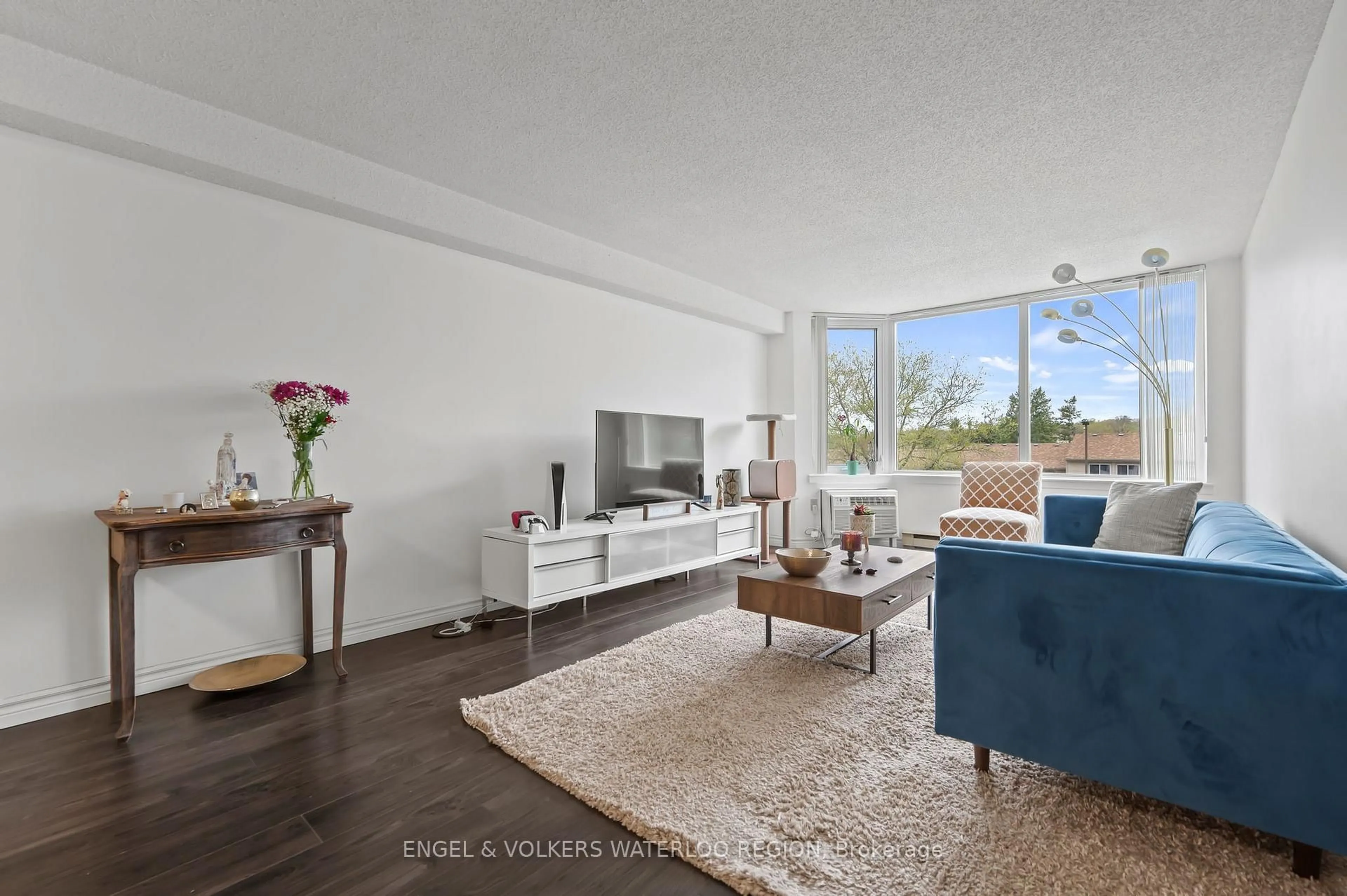 Living room with furniture, unknown for 35 Green Valley Dr #311, Kitchener Ontario N2P 2A5