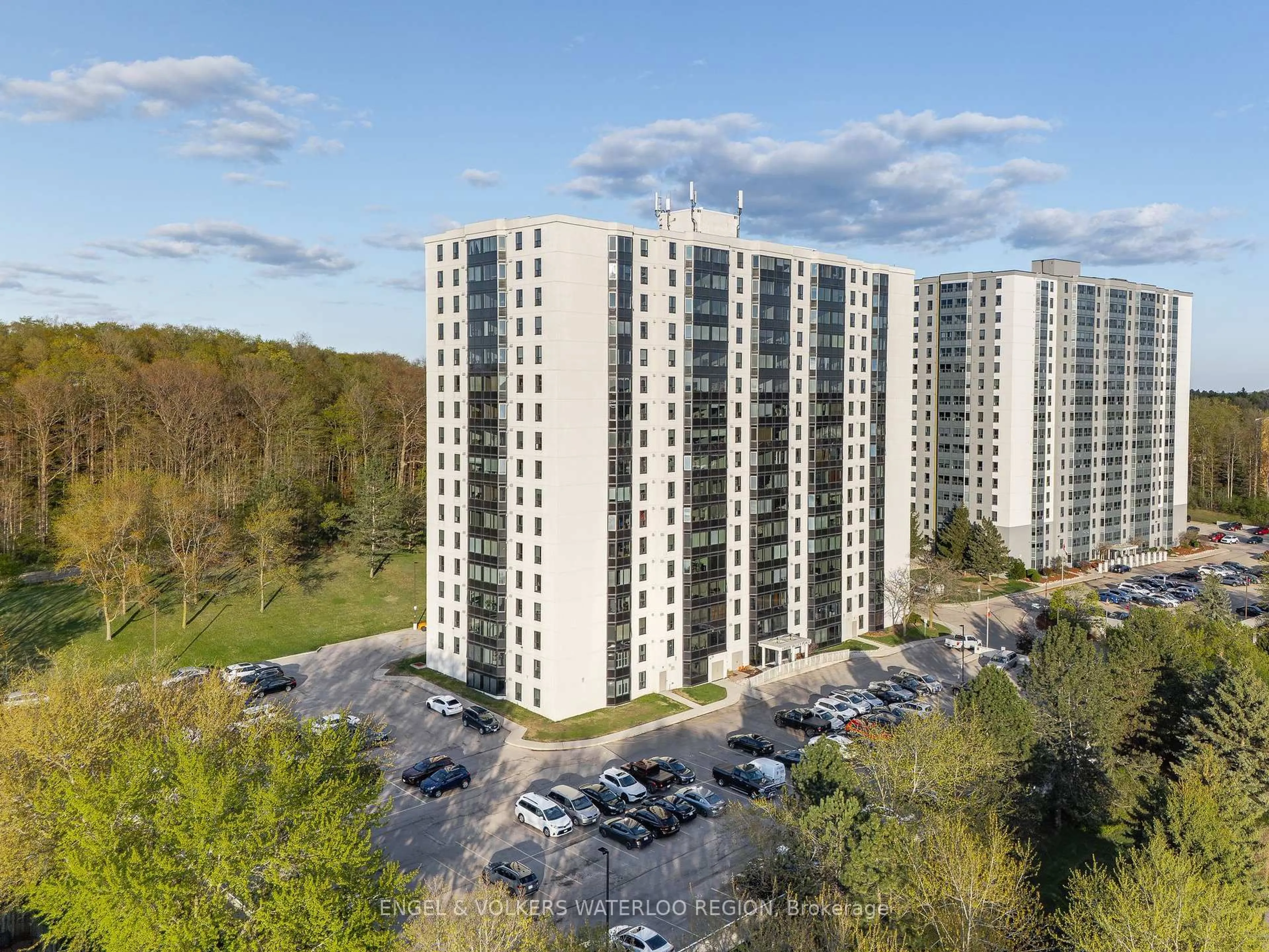 A pic from outside/outdoor area/front of a property/back of a property/a pic from drone, city buildings view from balcony for 35 Green Valley Dr #311, Kitchener Ontario N2P 2A5