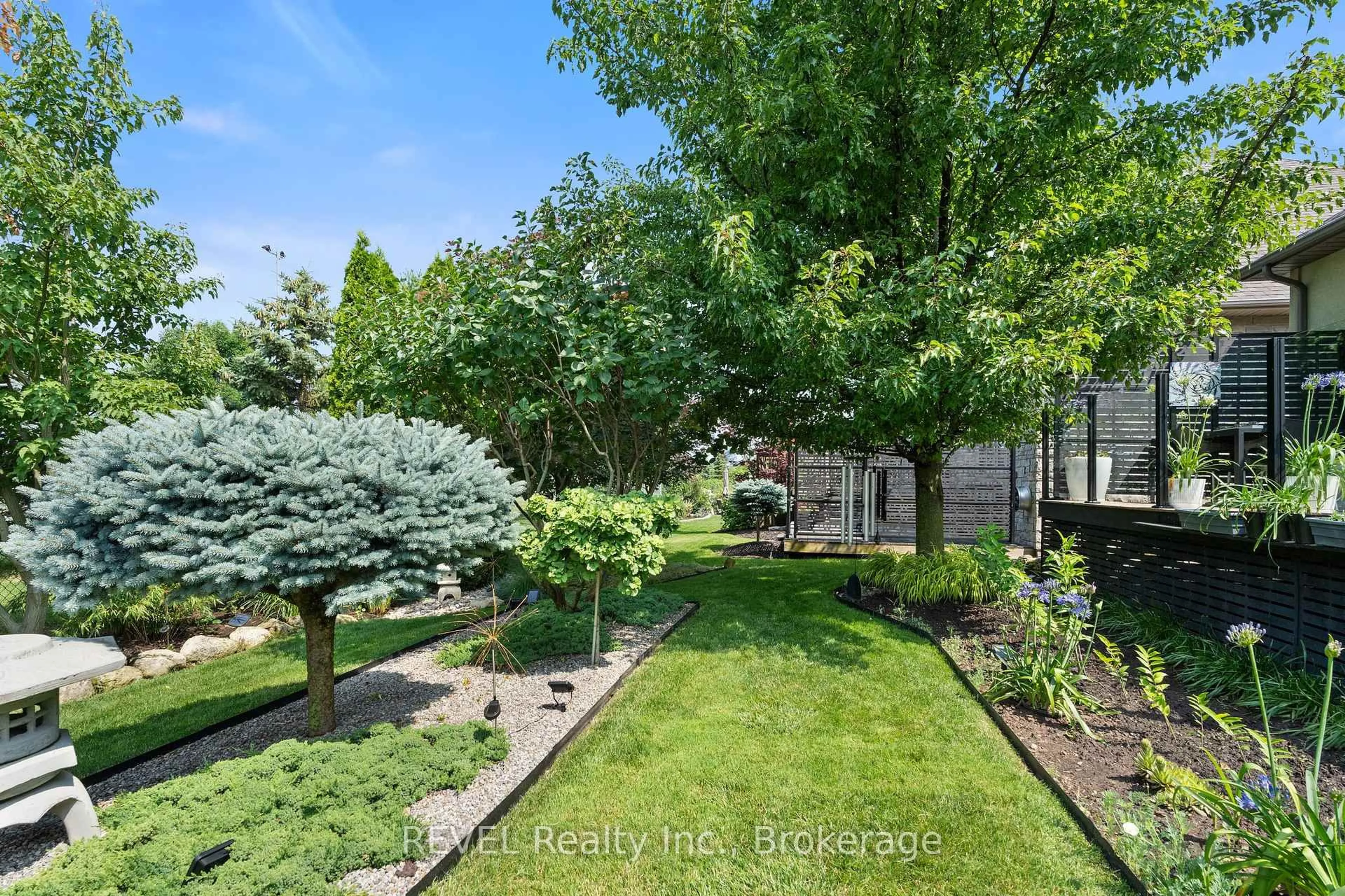 A pic from outside/outdoor area/front of a property/back of a property/a pic from drone, forest/trees view for 34 Raiana Dr, Niagara-on-the-Lake Ontario L0S 1T0