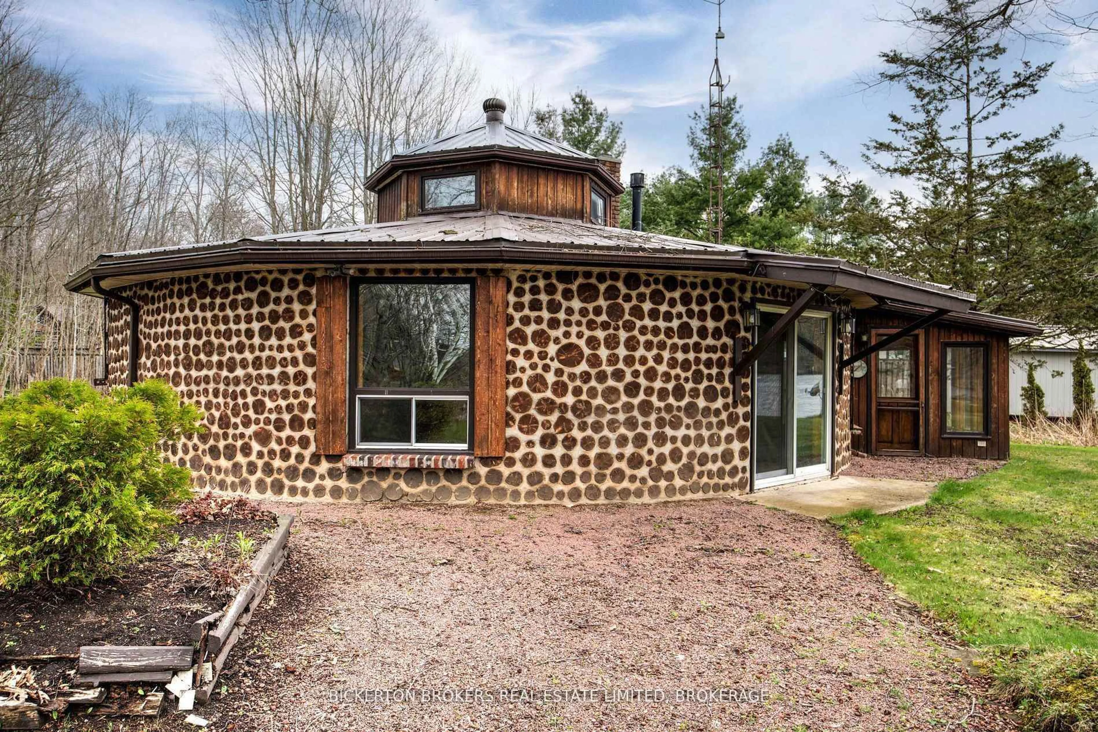 Home with brick exterior material, building for 851 Rideauwood Lane, Leeds and the Thousand Islands Ontario K0E 1N0