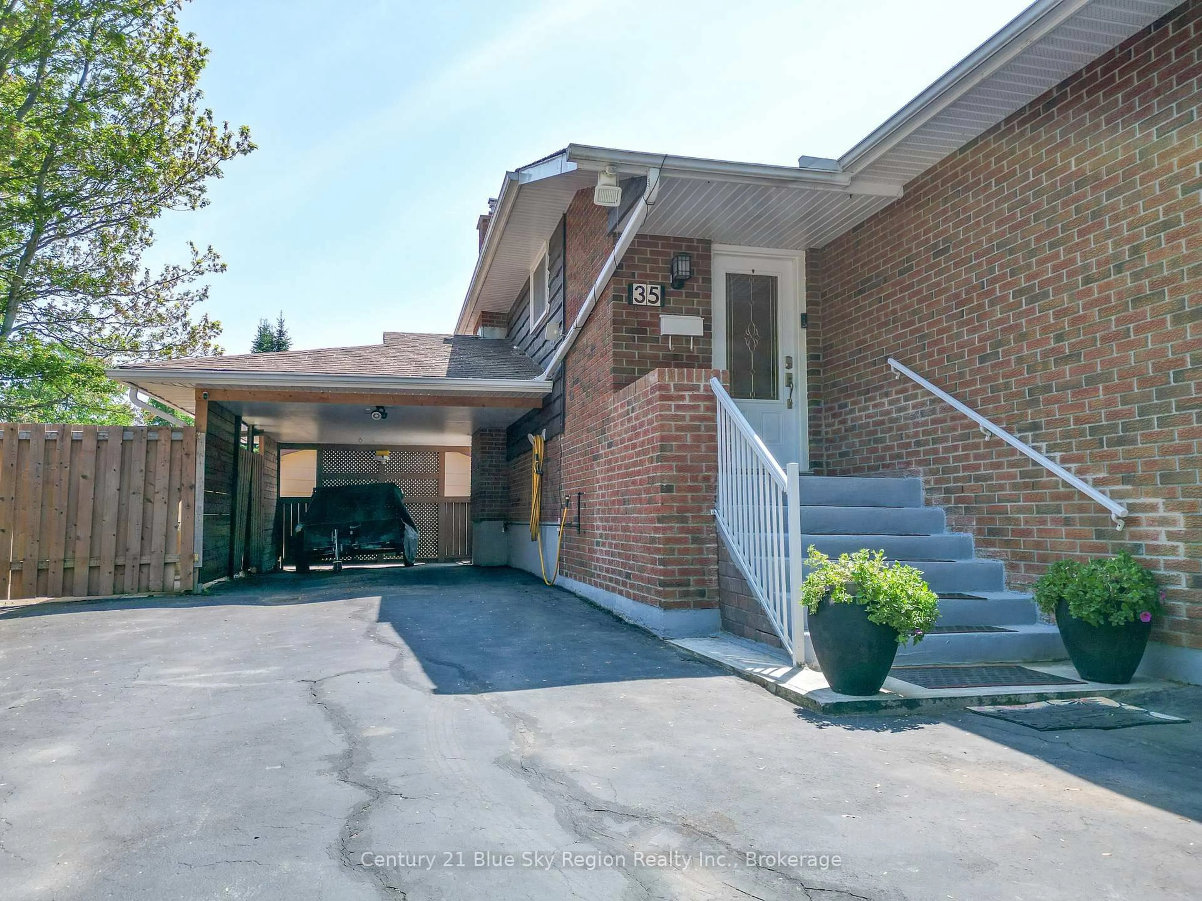 Home with brick exterior material, street for 35 Kodiak Cres, North Bay Ontario P1A 3S8