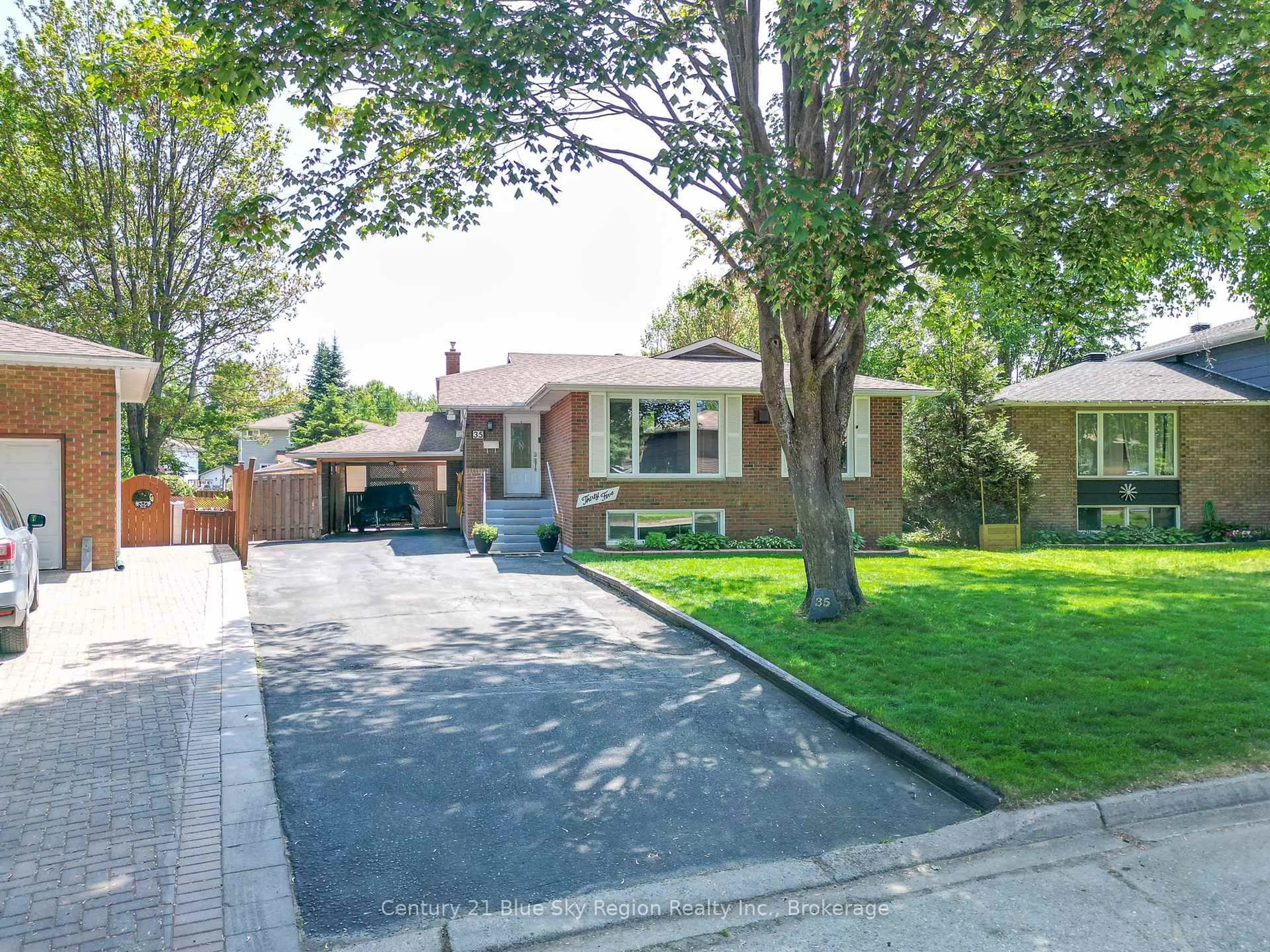 Home with brick exterior material, street for 35 Kodiak Cres, North Bay Ontario P1A 3S8