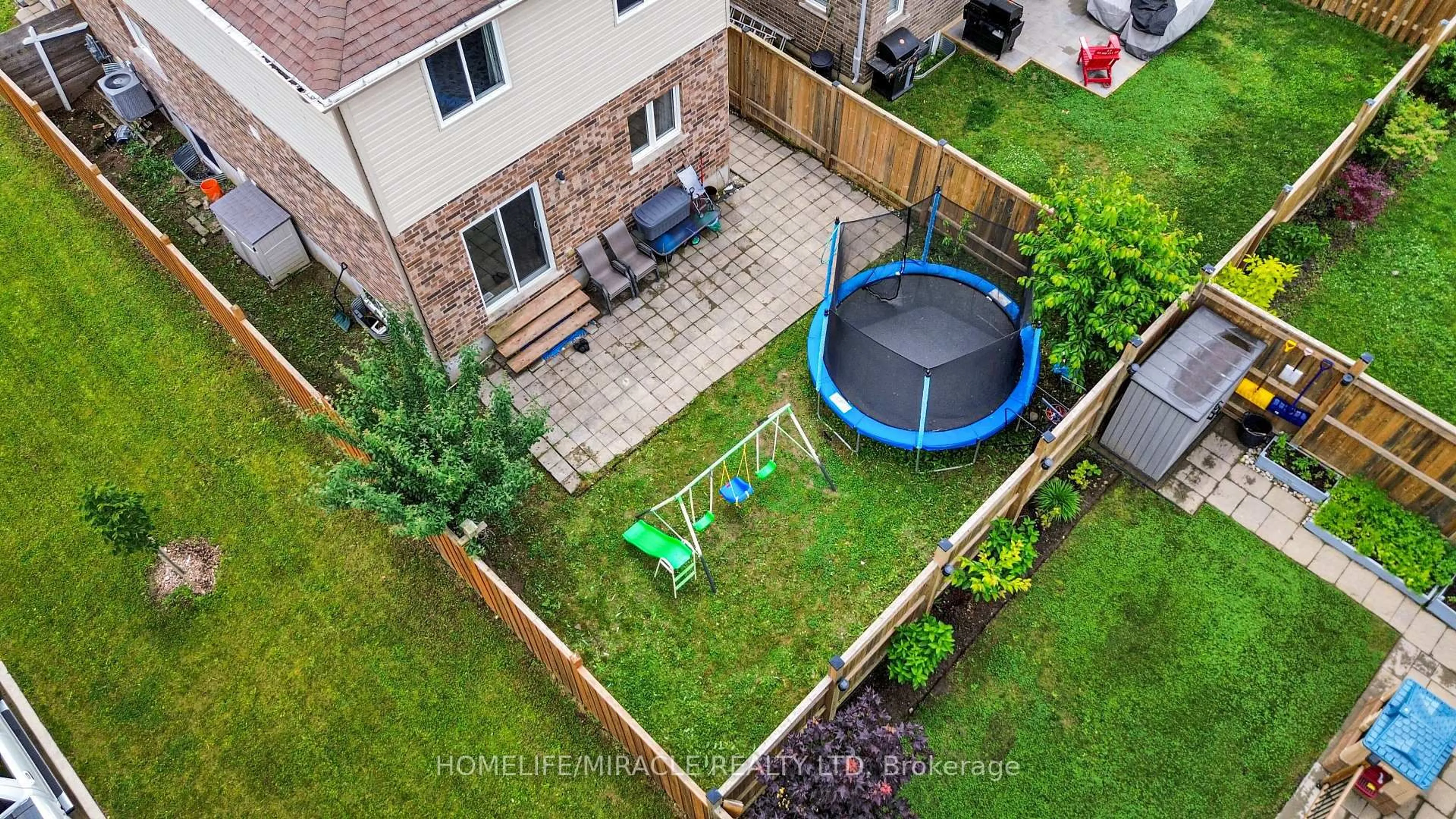 A pic from outside/outdoor area/front of a property/back of a property/a pic from drone, unknown for 16 Hayes St, London South Ontario N5Z 0A5