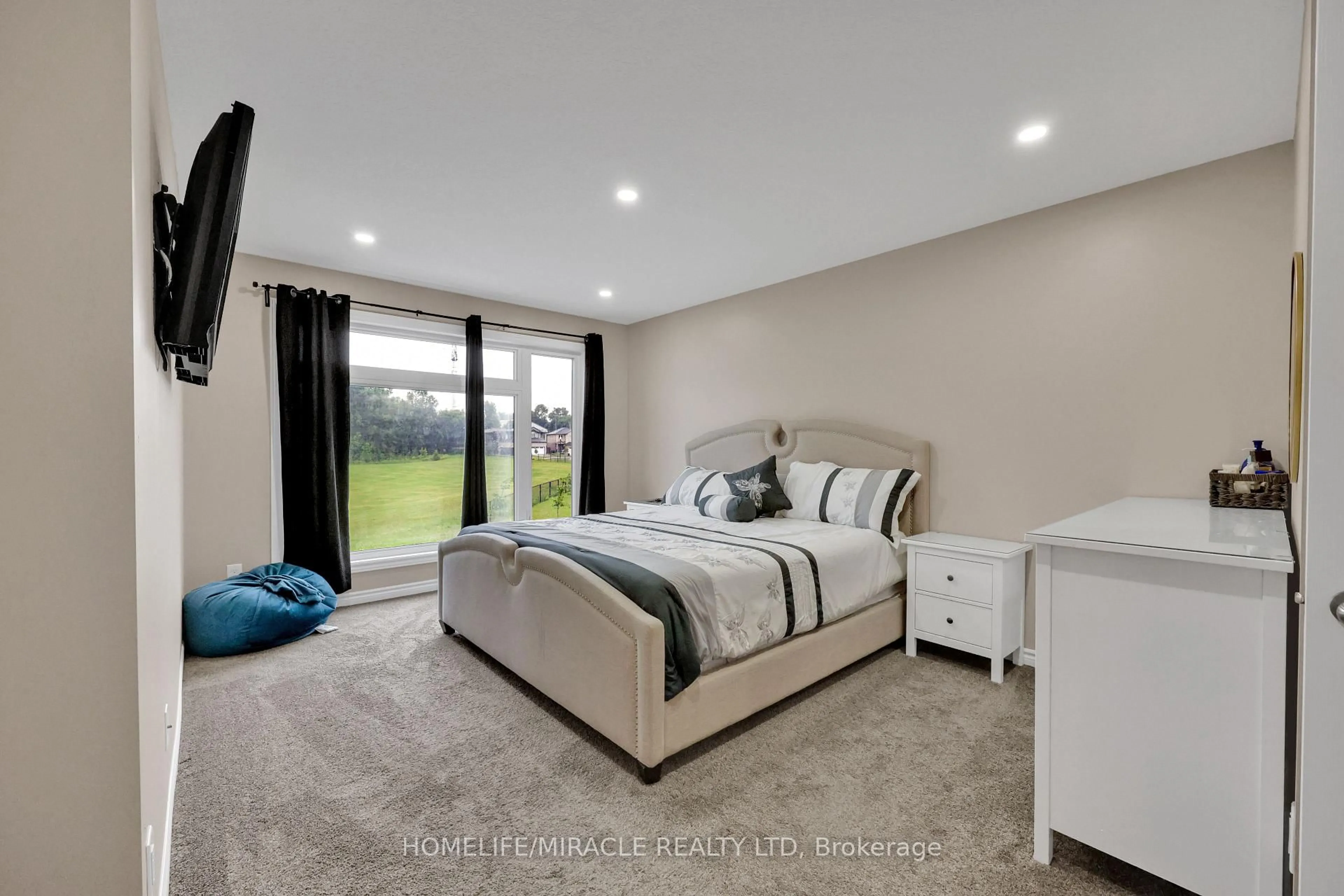 Bedroom with bed, carpet floor for 16 Hayes St, London South Ontario N5Z 0A5