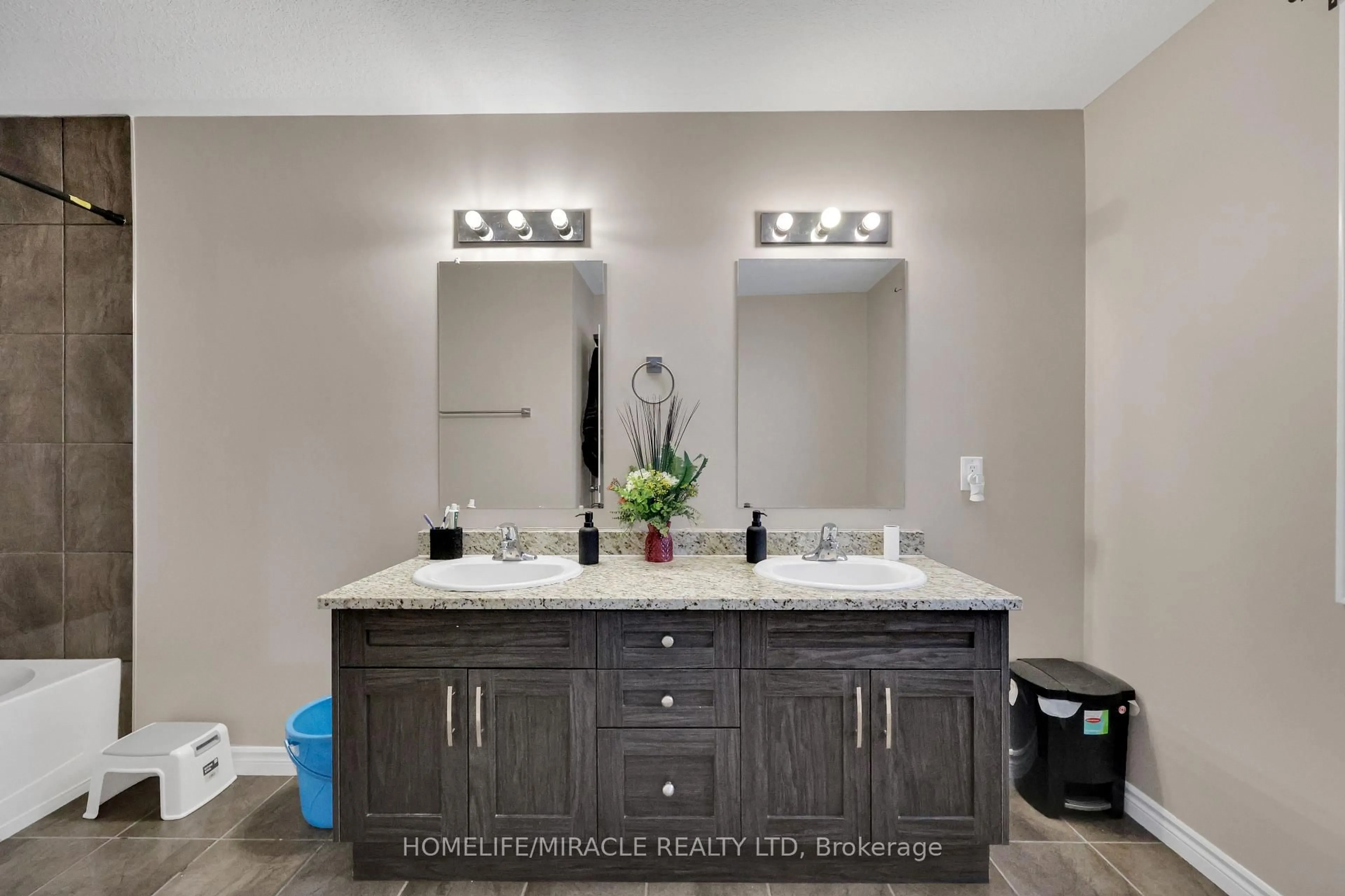 Contemporary bathroom, ceramic/tile floor for 16 Hayes St, London South Ontario N5Z 0A5
