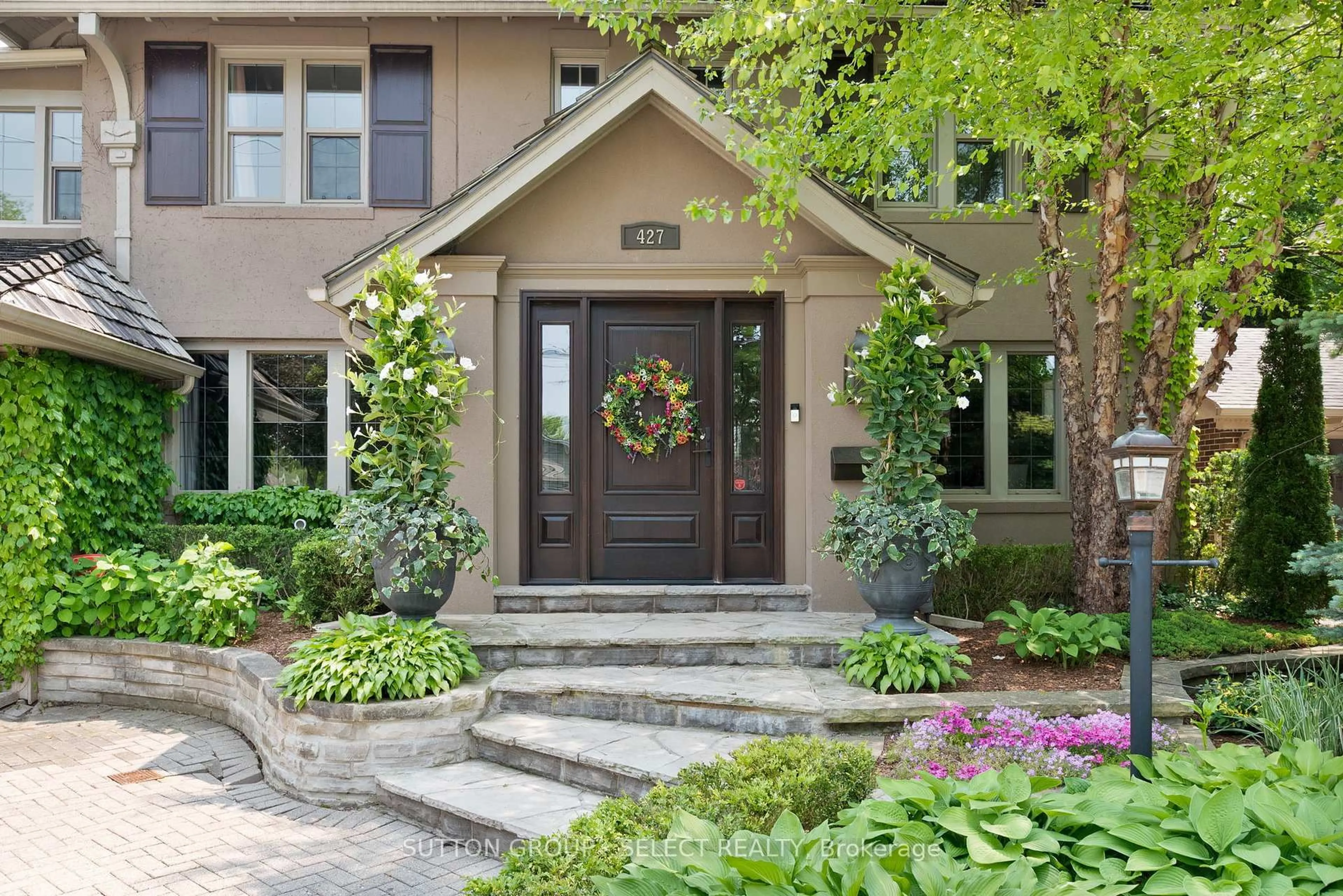 Indoor entryway for 427 Regent St, London East Ontario N5Y 4H1