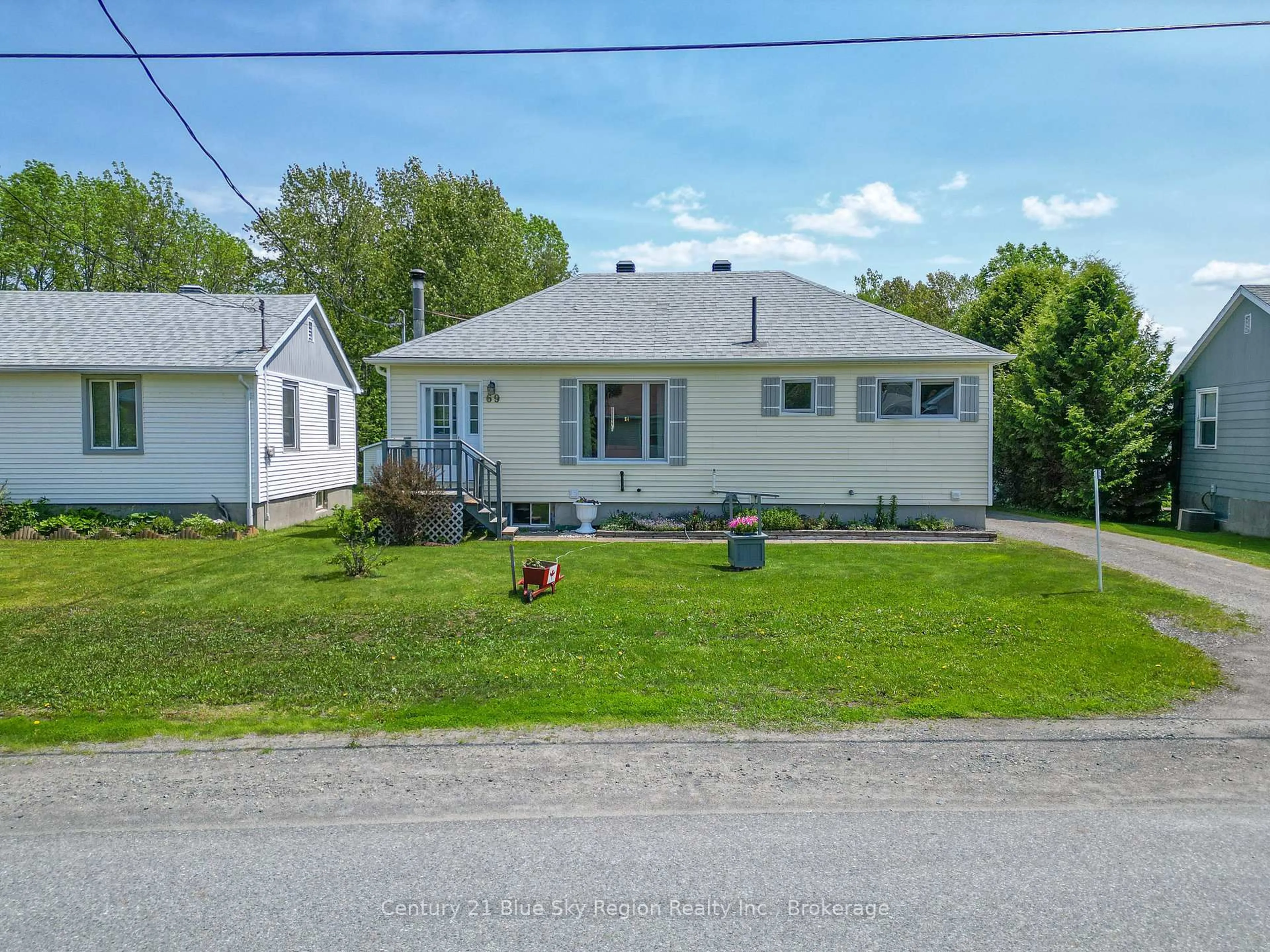 A pic from outside/outdoor area/front of a property/back of a property/a pic from drone, street for 69 Spruce Dr, Temagami Ontario P0H 2H0