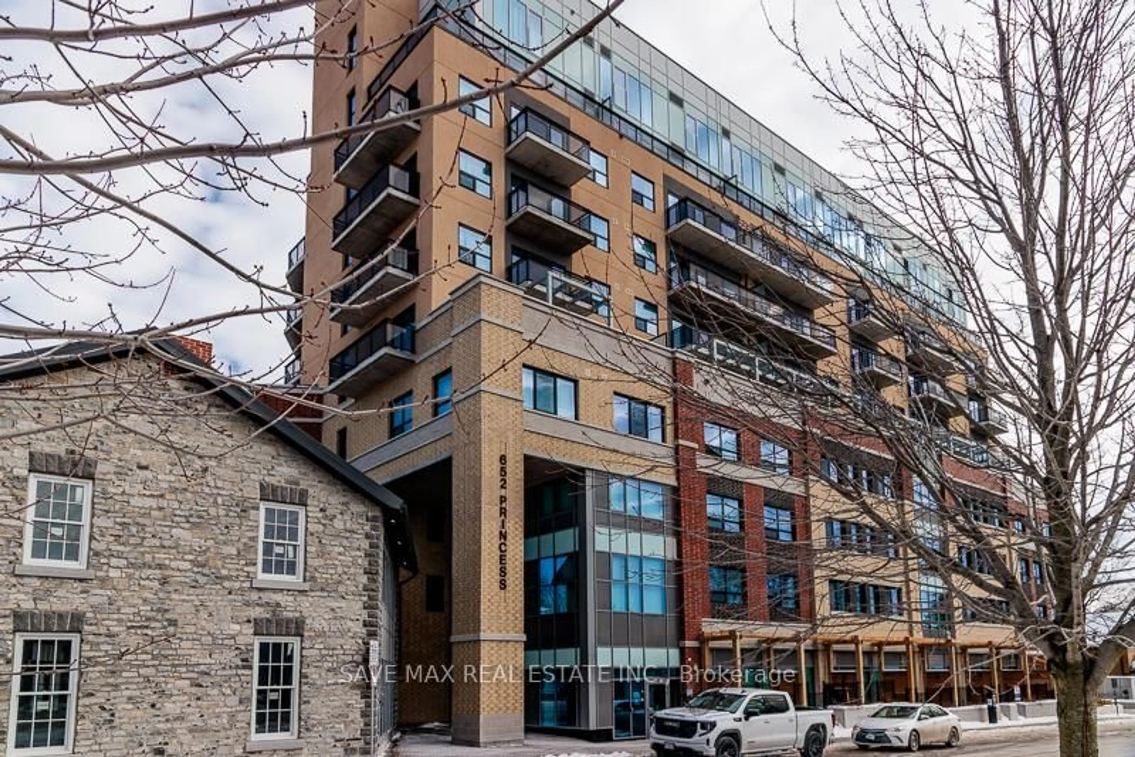 Patio, building for 652 Princess St #917, Kingston Ontario K7L 1E5
