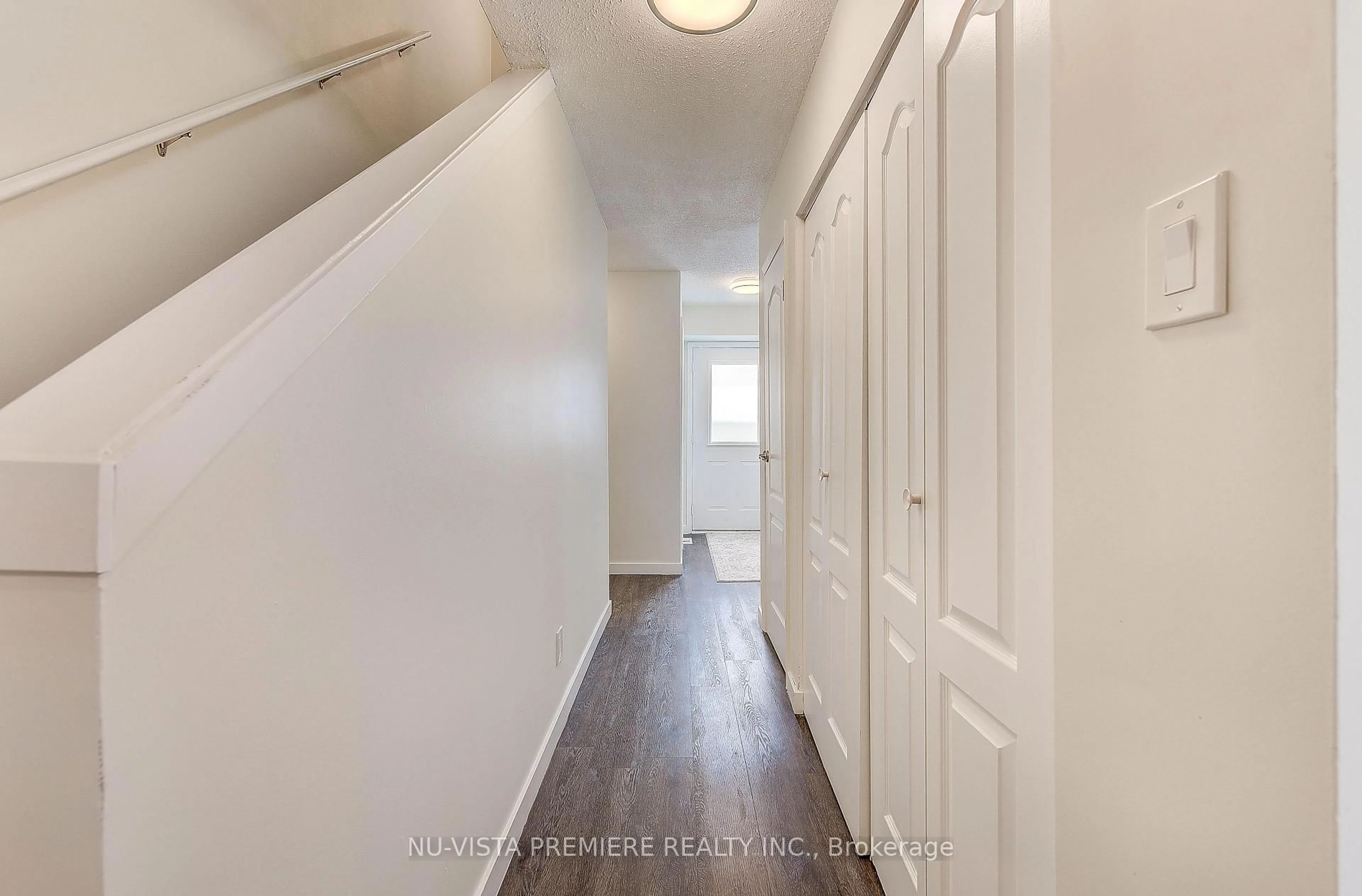 Indoor entryway for 550 Second St #35, London East Ontario N5V 3S3