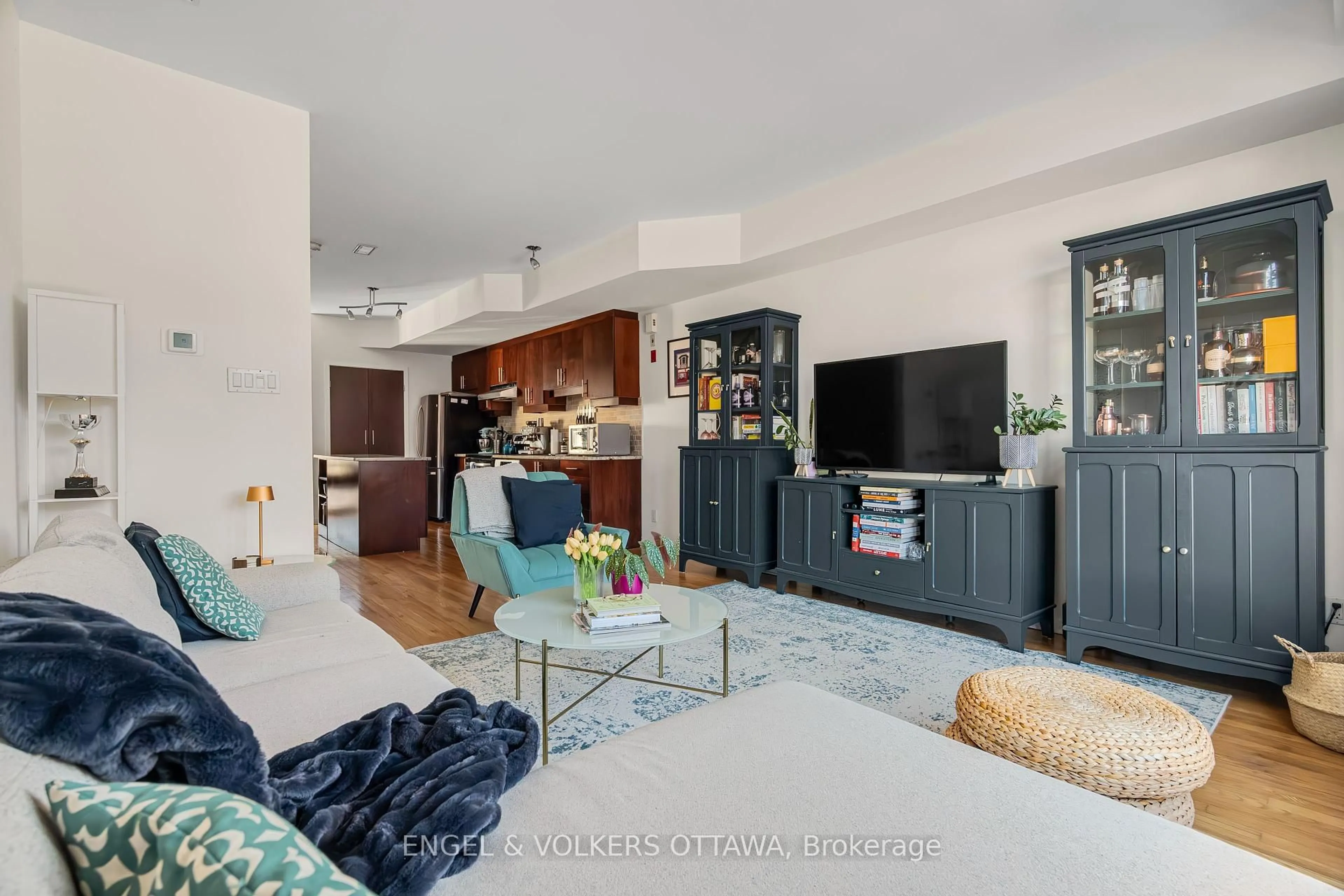 Living room with furniture, unknown for 4 Sherbrooke Ave #3, Ottawa Ontario K1Y 1R7