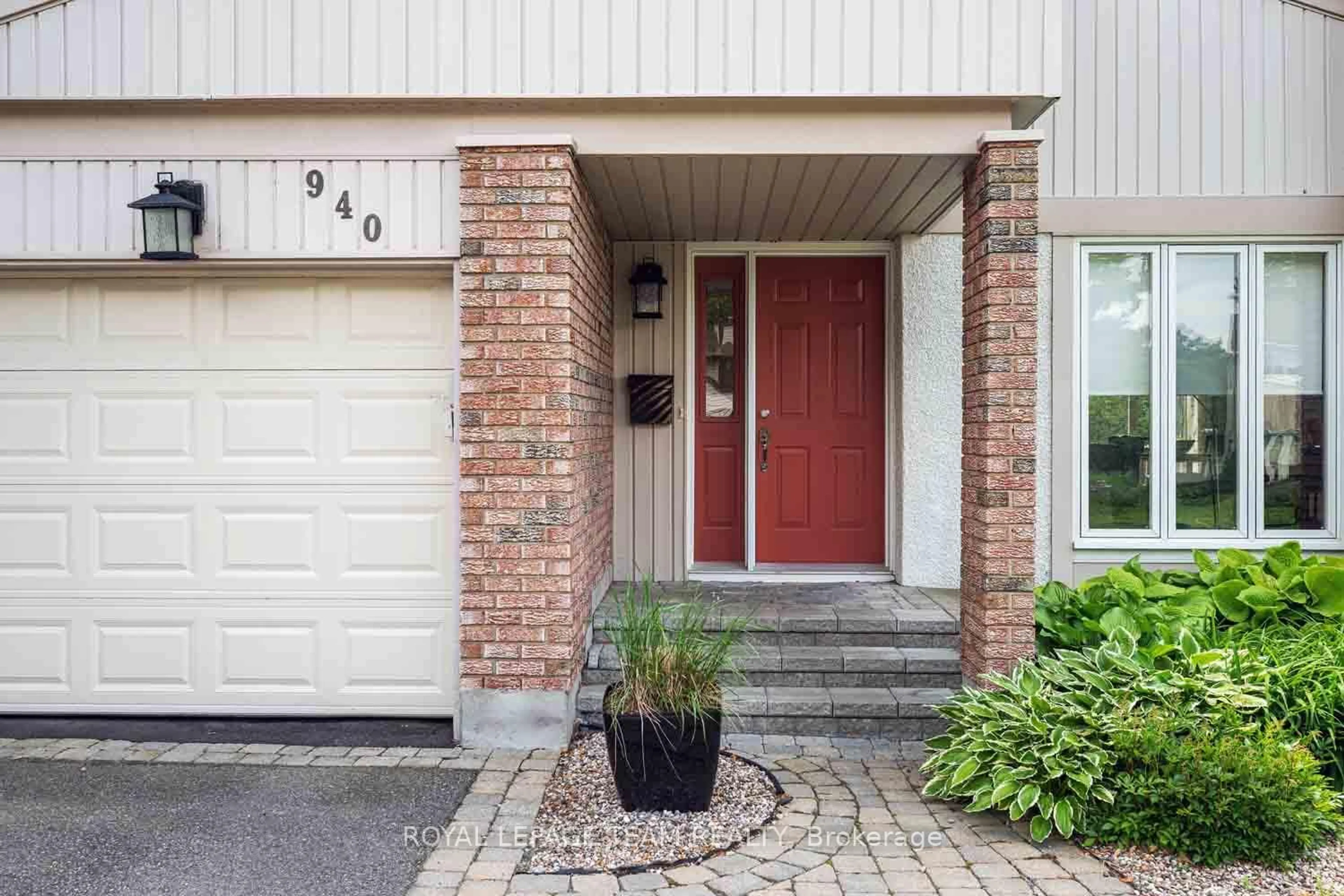Unknown for 940 Beauclaire Dr, Ottawa Ontario K1C 2J3