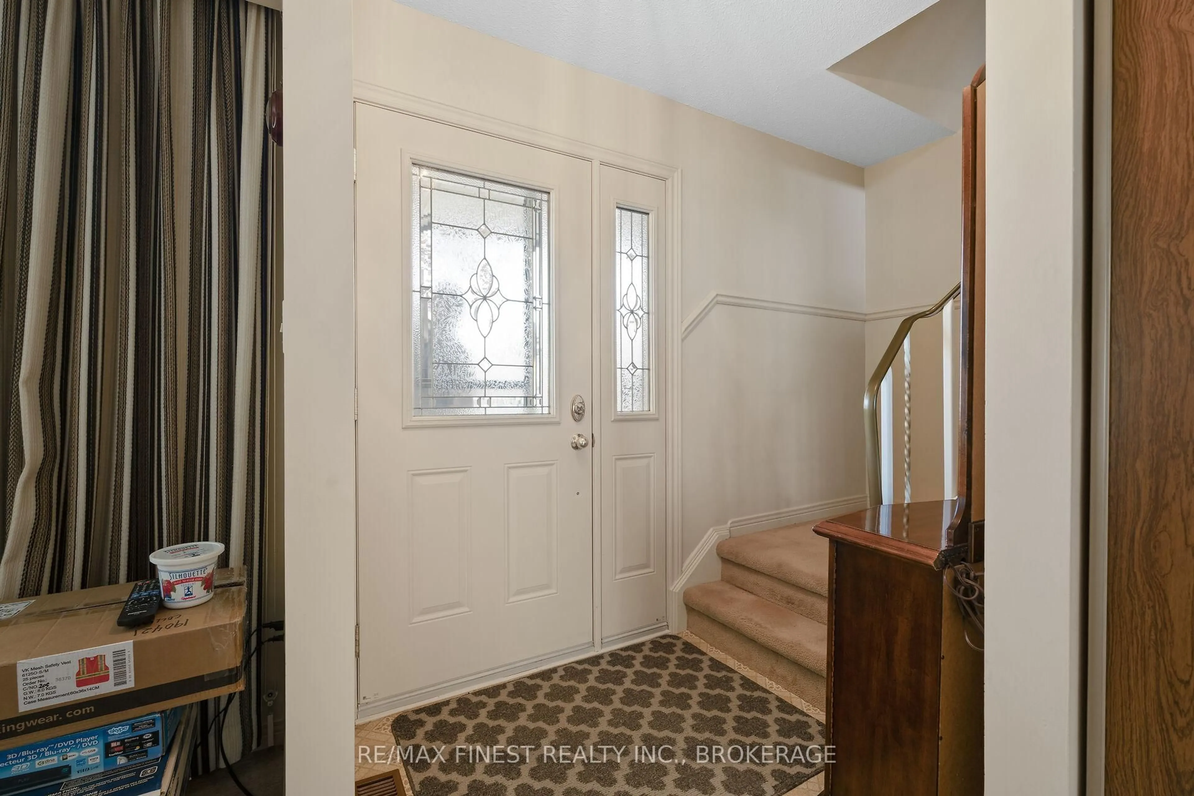 Indoor entryway for 32 Bonny Lane, Kingston Ontario K7K 6E2