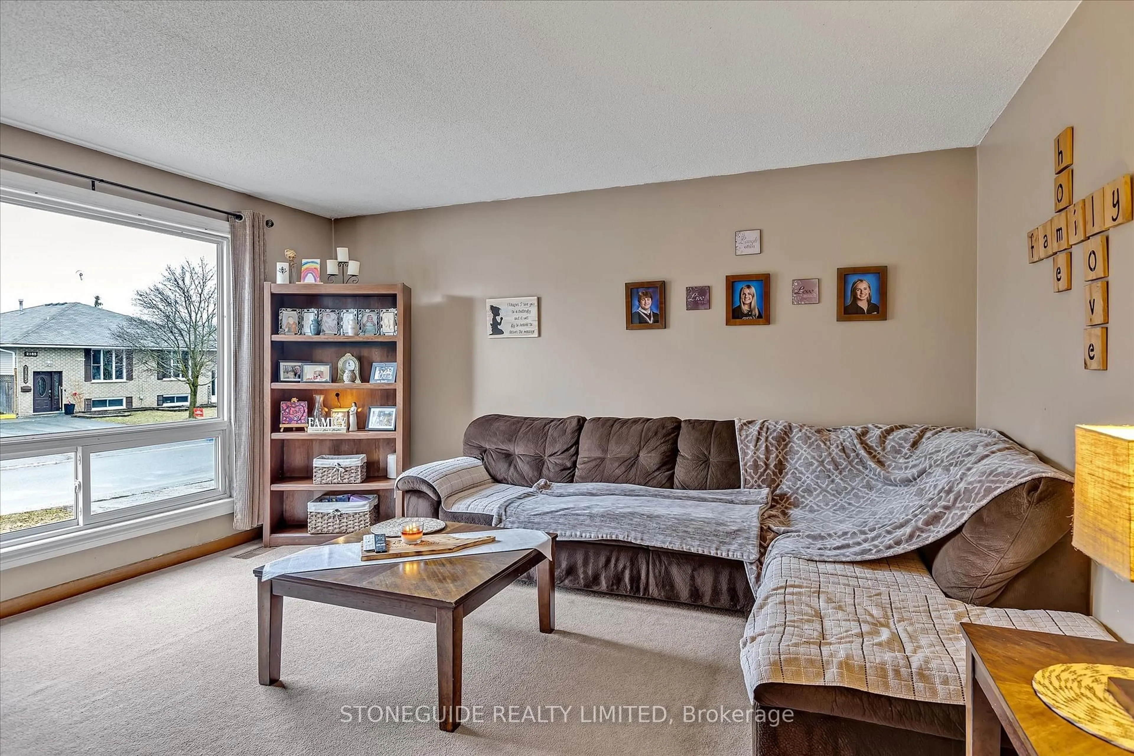 Living room with furniture, unknown for 2180 Easthill Dr, Peterborough East Ontario K9L 1X3