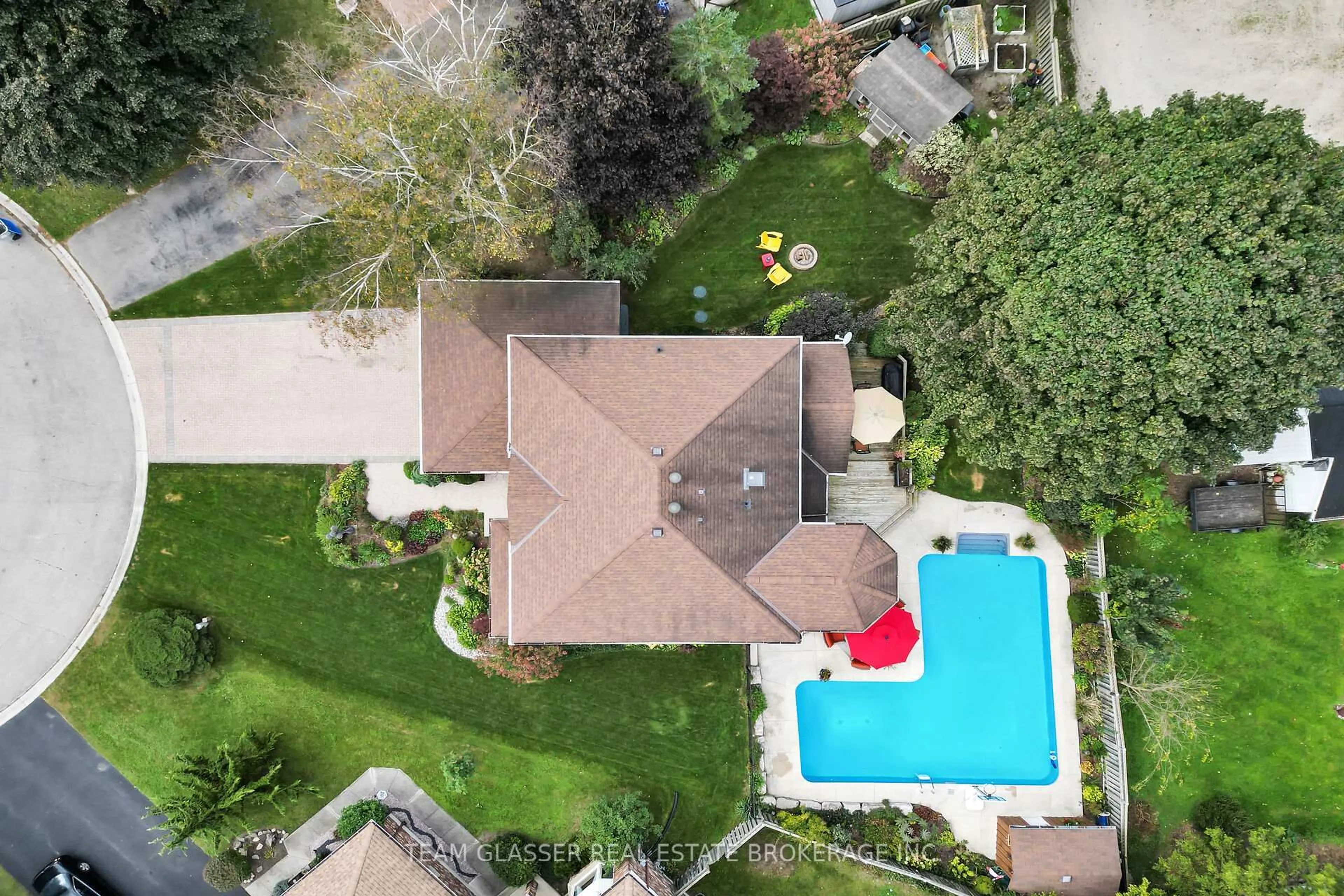 Pool for 33 HILLCREST Crt, Middlesex Centre Ontario N0L 1E0