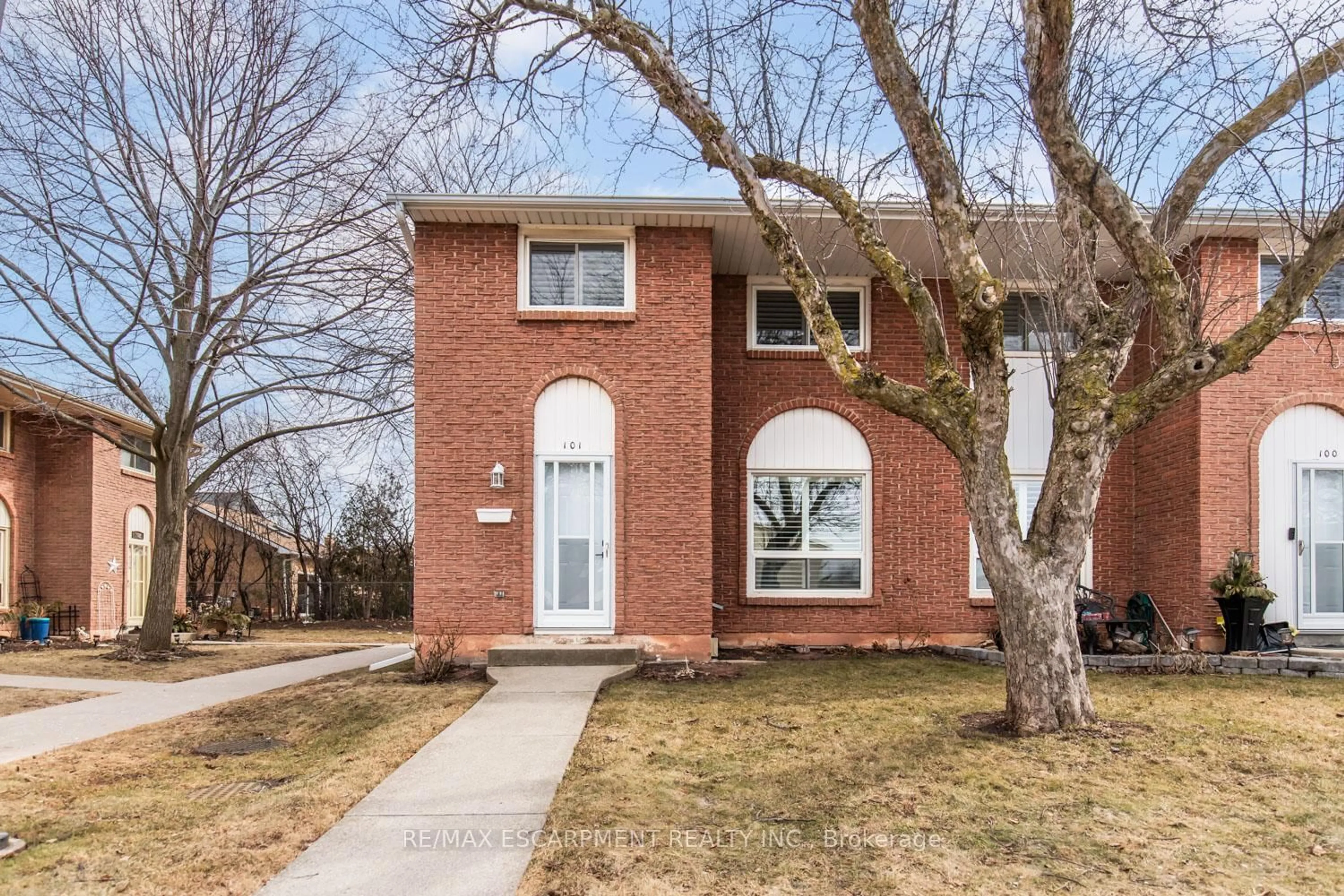 Home with brick exterior material, street for 150 Gateshead Cres #101, Hamilton Ontario L0R 1B3