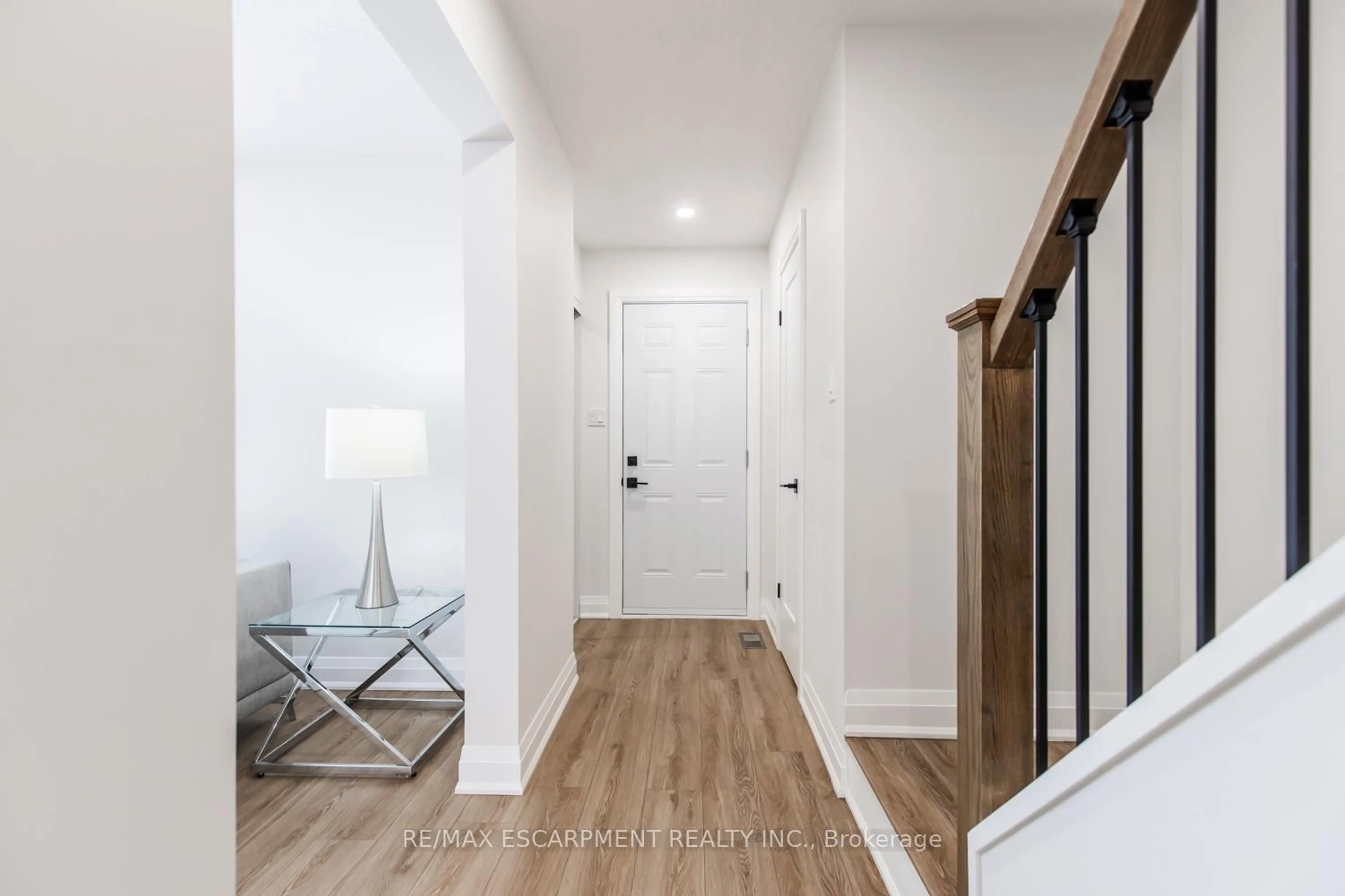 Indoor entryway for 150 Gateshead Cres #101, Hamilton Ontario L0R 1B3