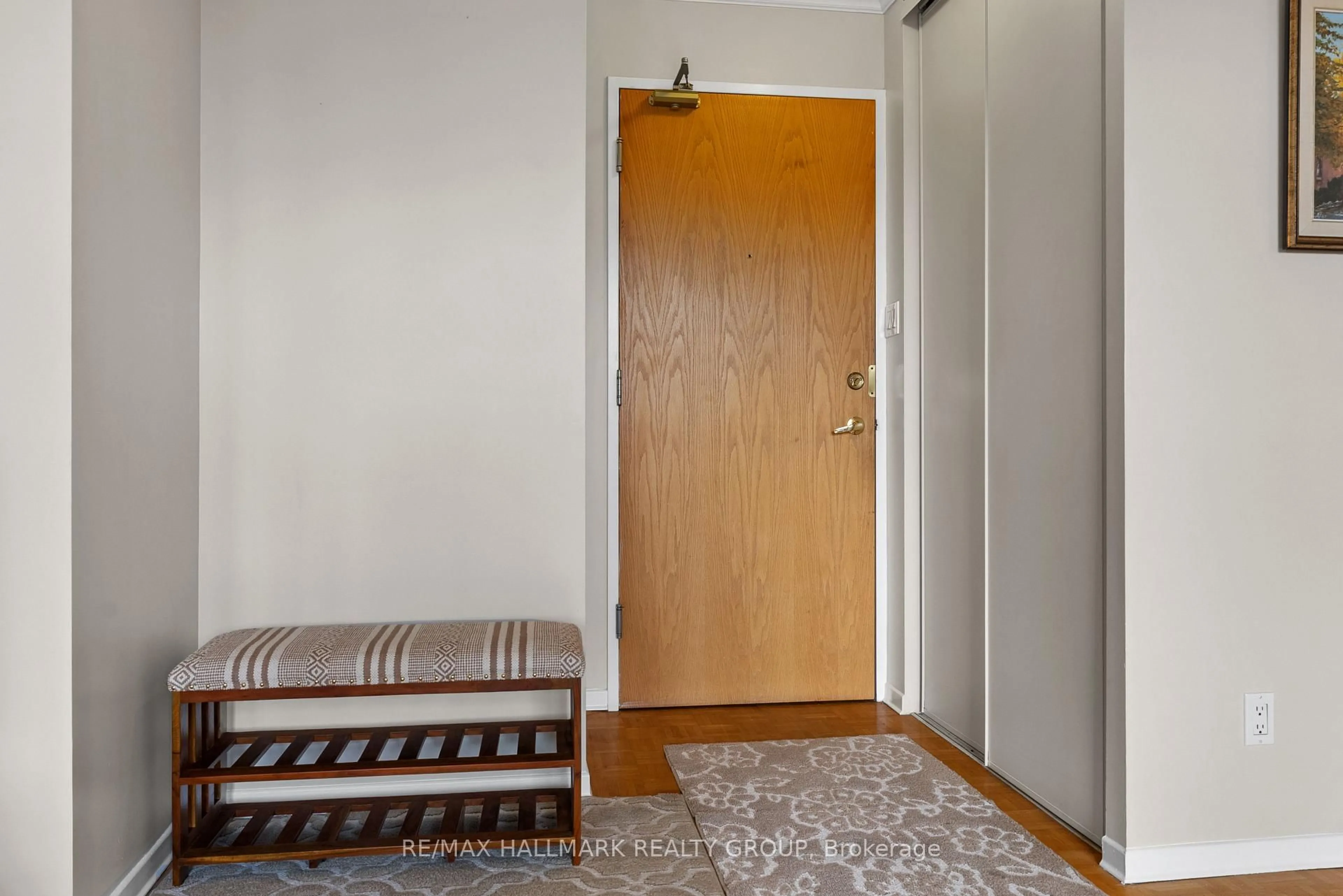Indoor entryway for 2871 Richmond Rd #404, Ottawa Ontario K2B 8M5