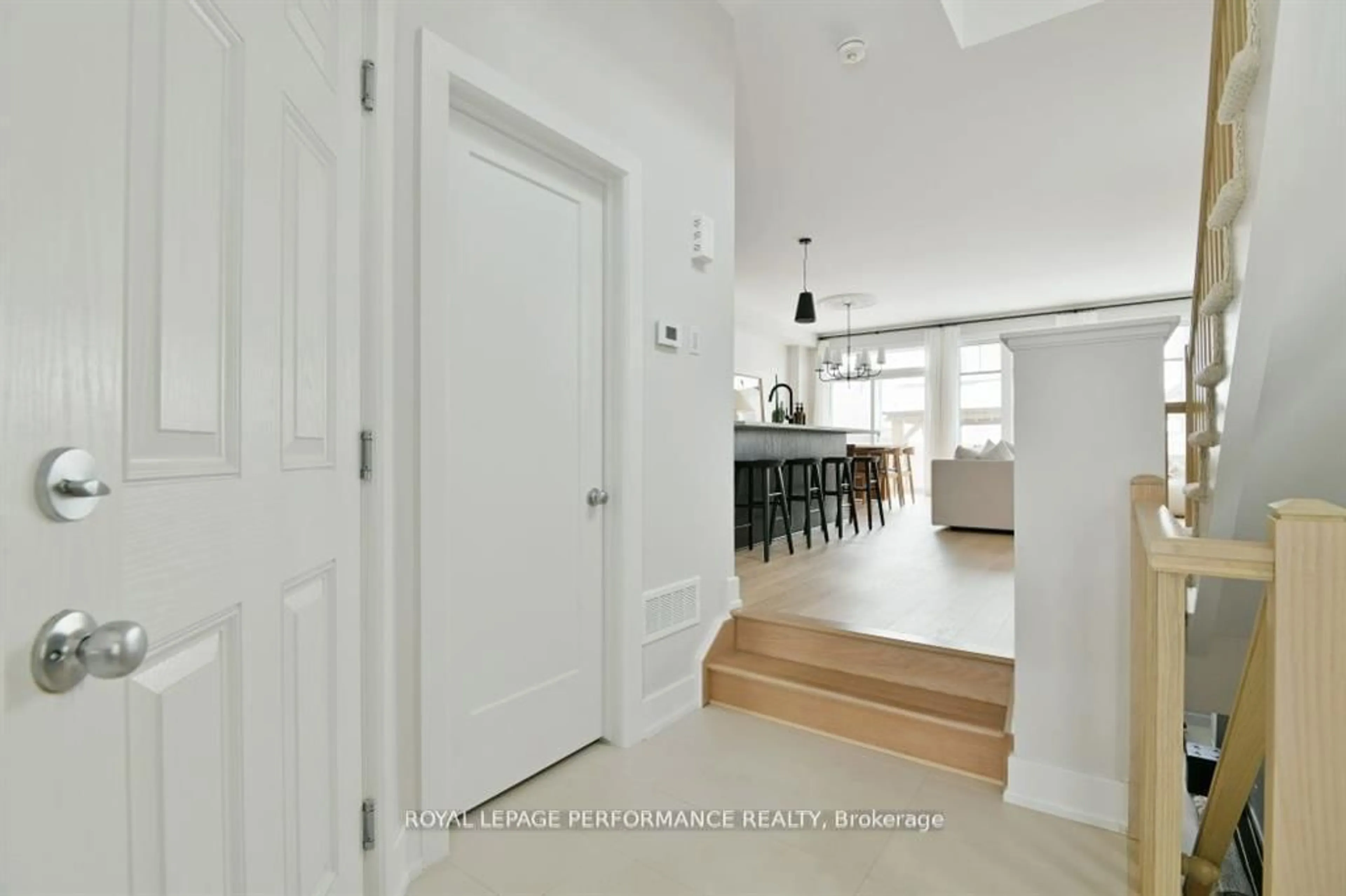 Indoor entryway for 713 Cap Diamant Way, Ottawa Ontario K4A 1J6