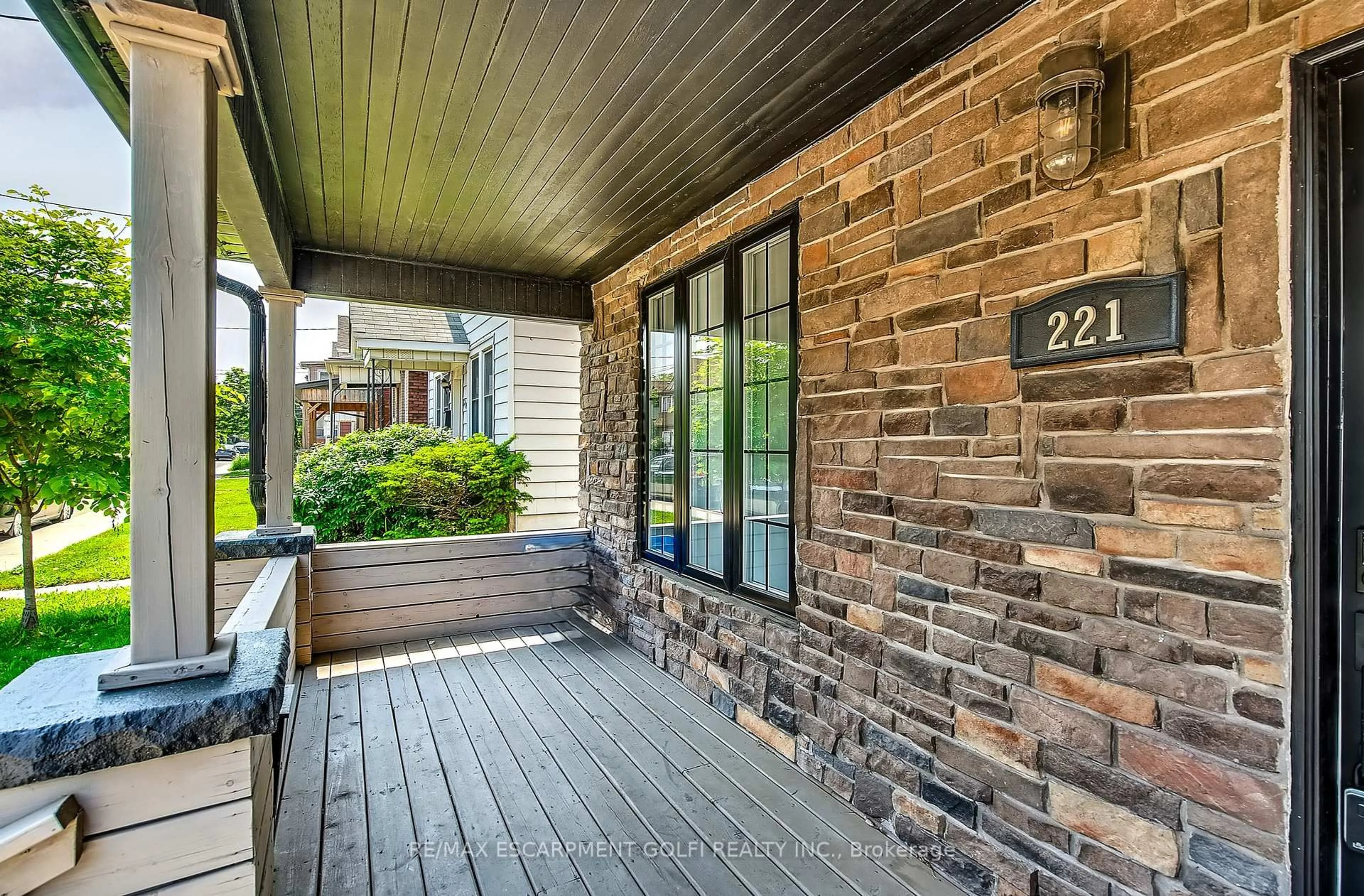 Unknown for 221 Rosslyn Ave, Hamilton Ontario L8L 7P8