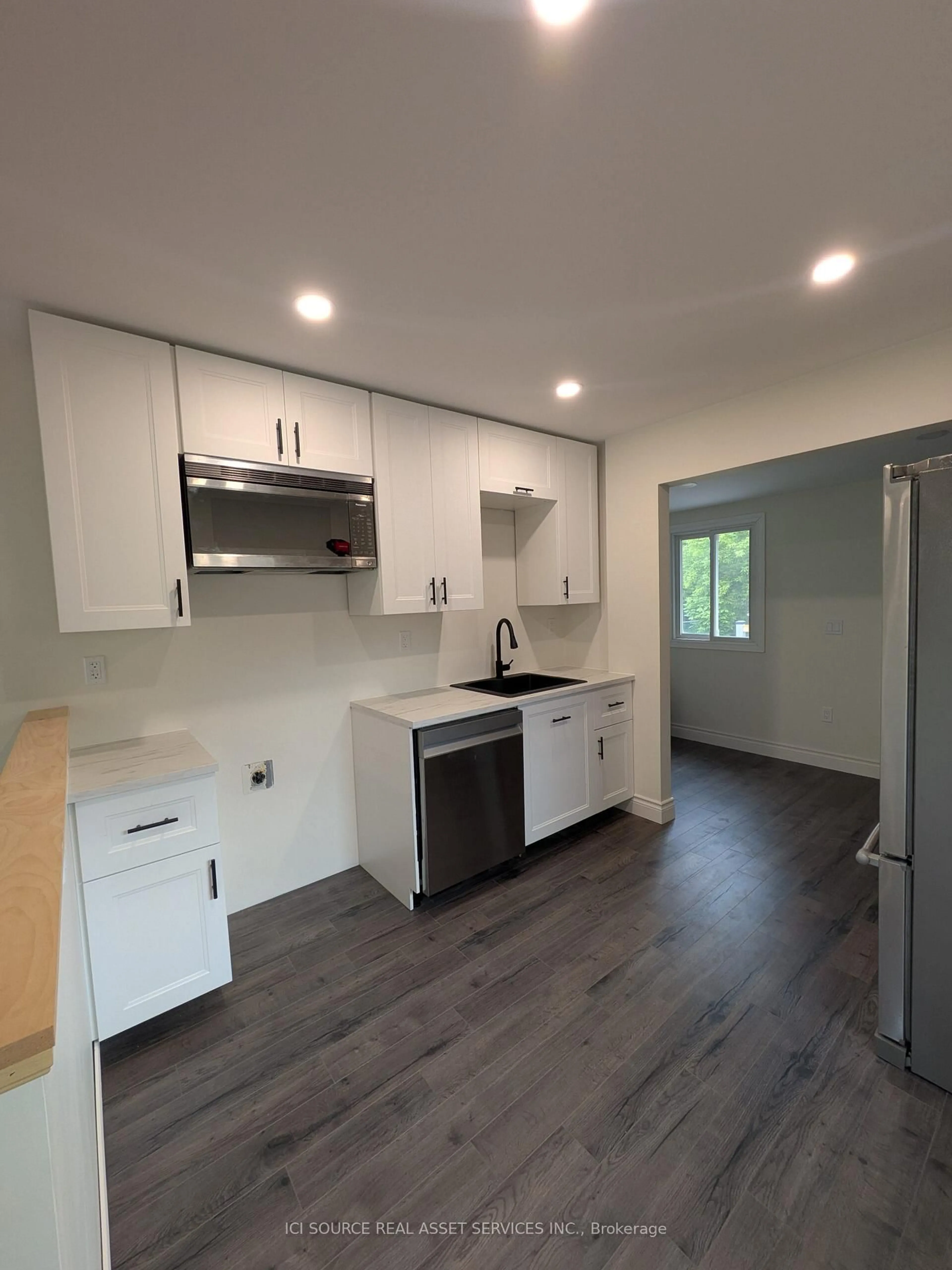 Open concept kitchen, wood/laminate floor for 40 Merigold St, St. Catharines Ontario L2S 2N5
