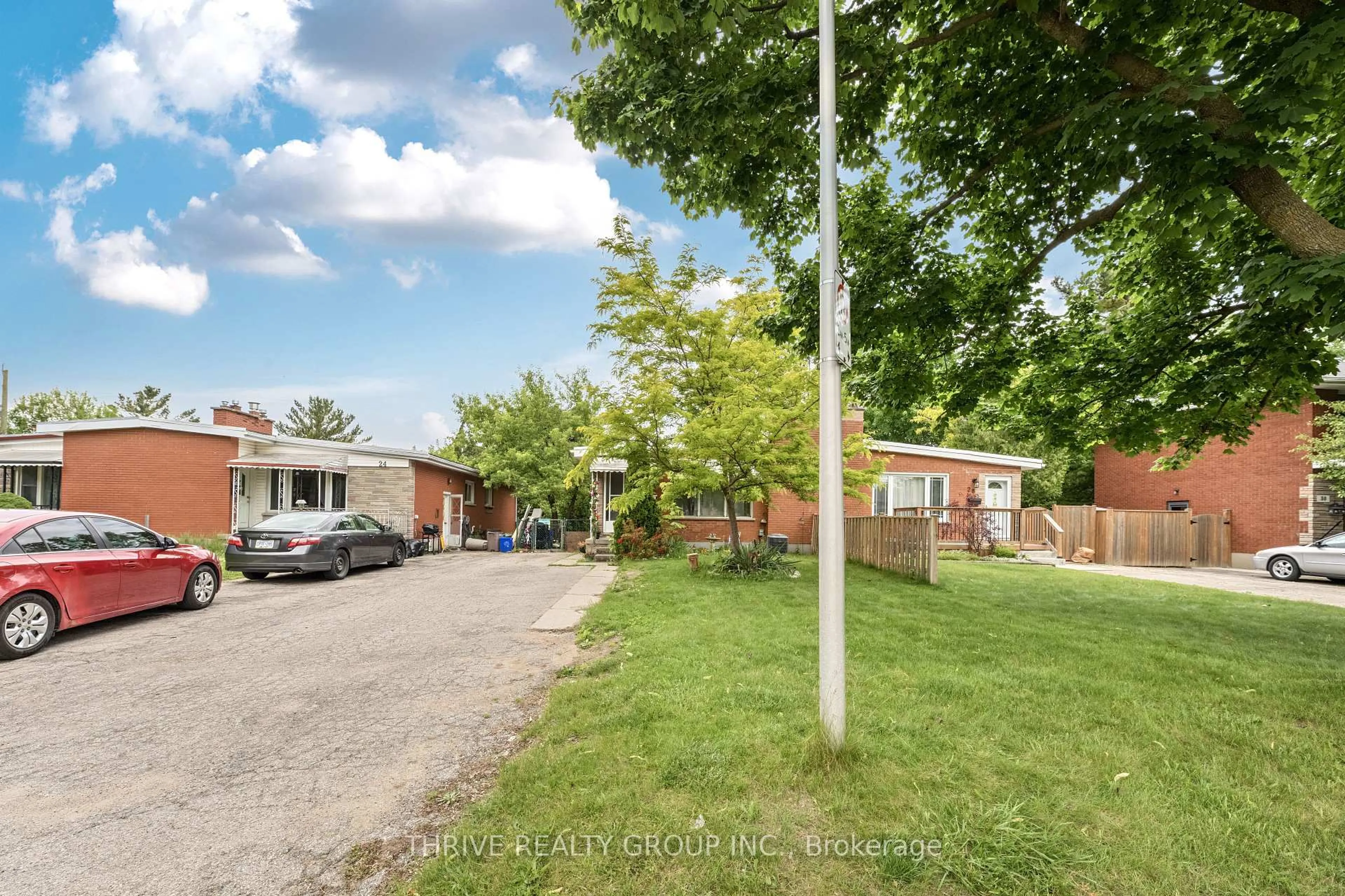 A pic from outside/outdoor area/front of a property/back of a property/a pic from drone, street for 26 Hawkesbury Ave, London East Ontario N5V 2K1