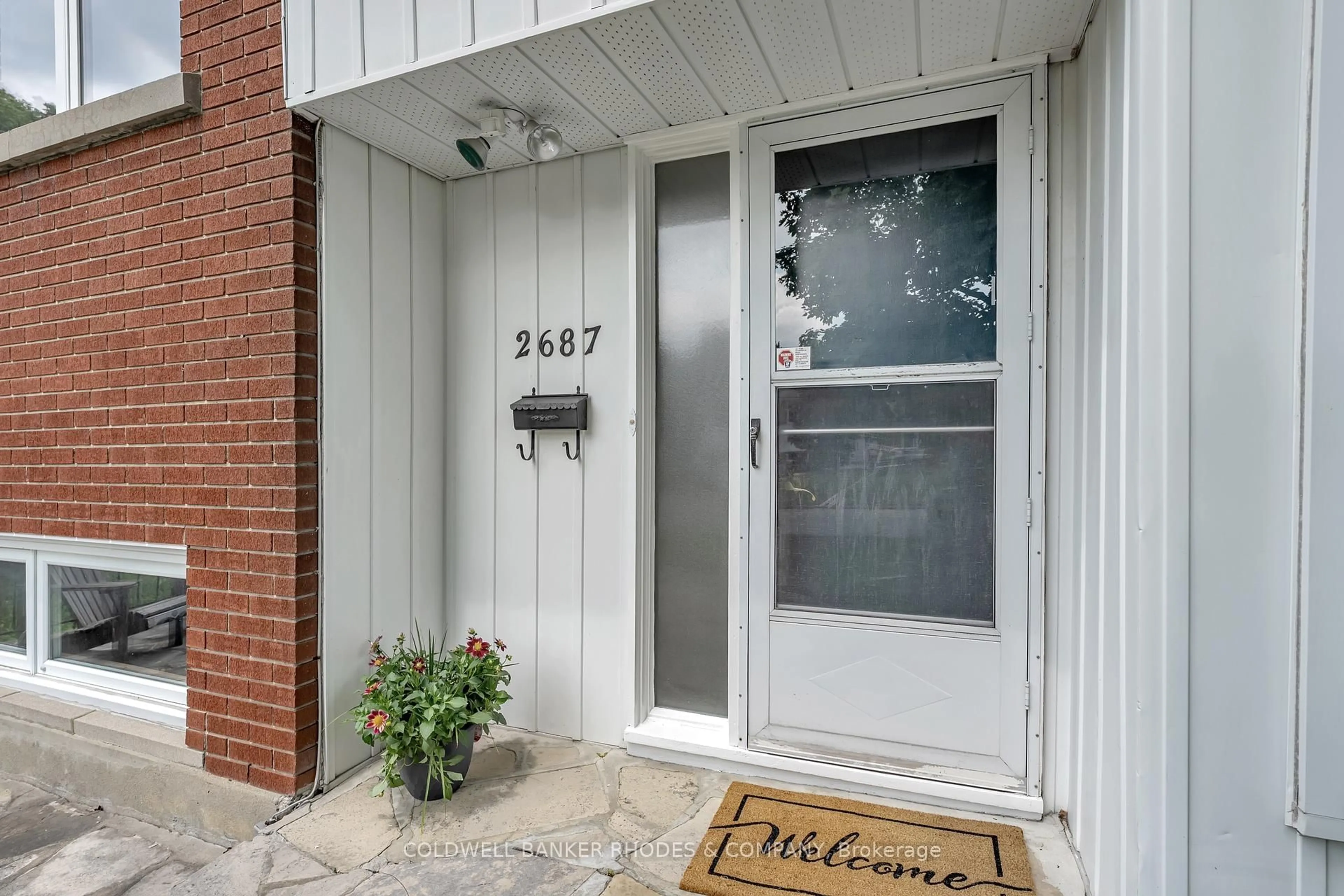 Indoor entryway for 2687 Basswood Cres, Ottawa Ontario K1V 8K2