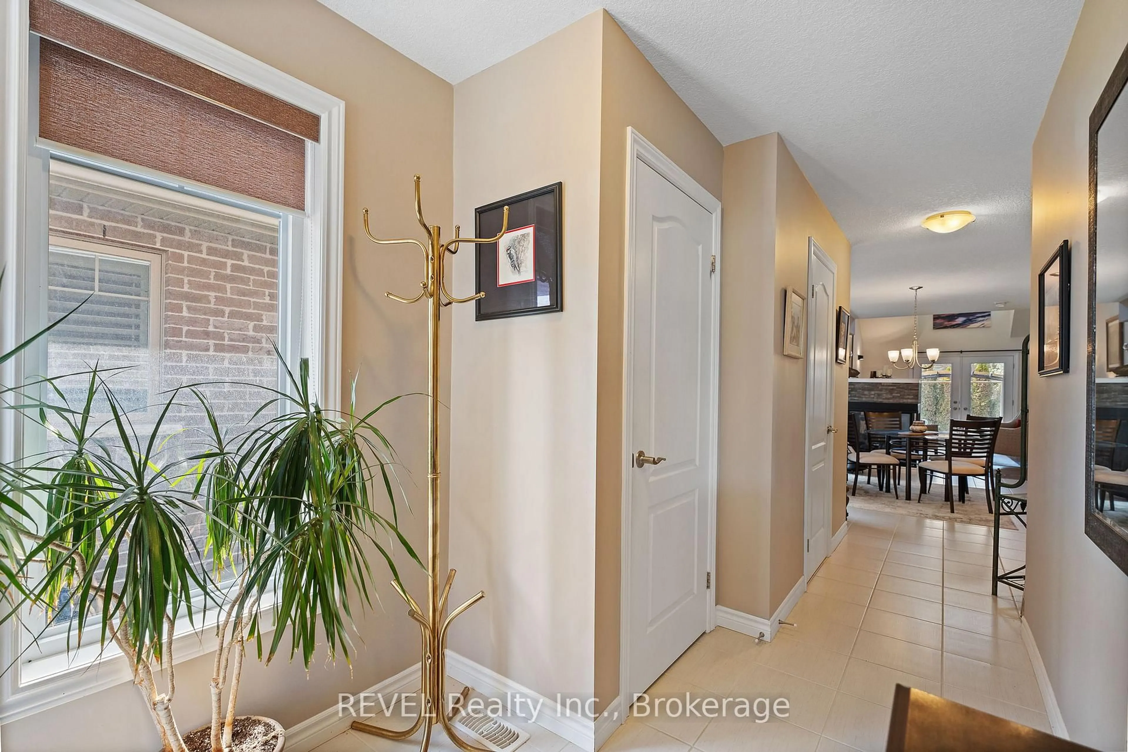 Indoor entryway for 89 Abbott Pl, Pelham Ontario L0S 1E5