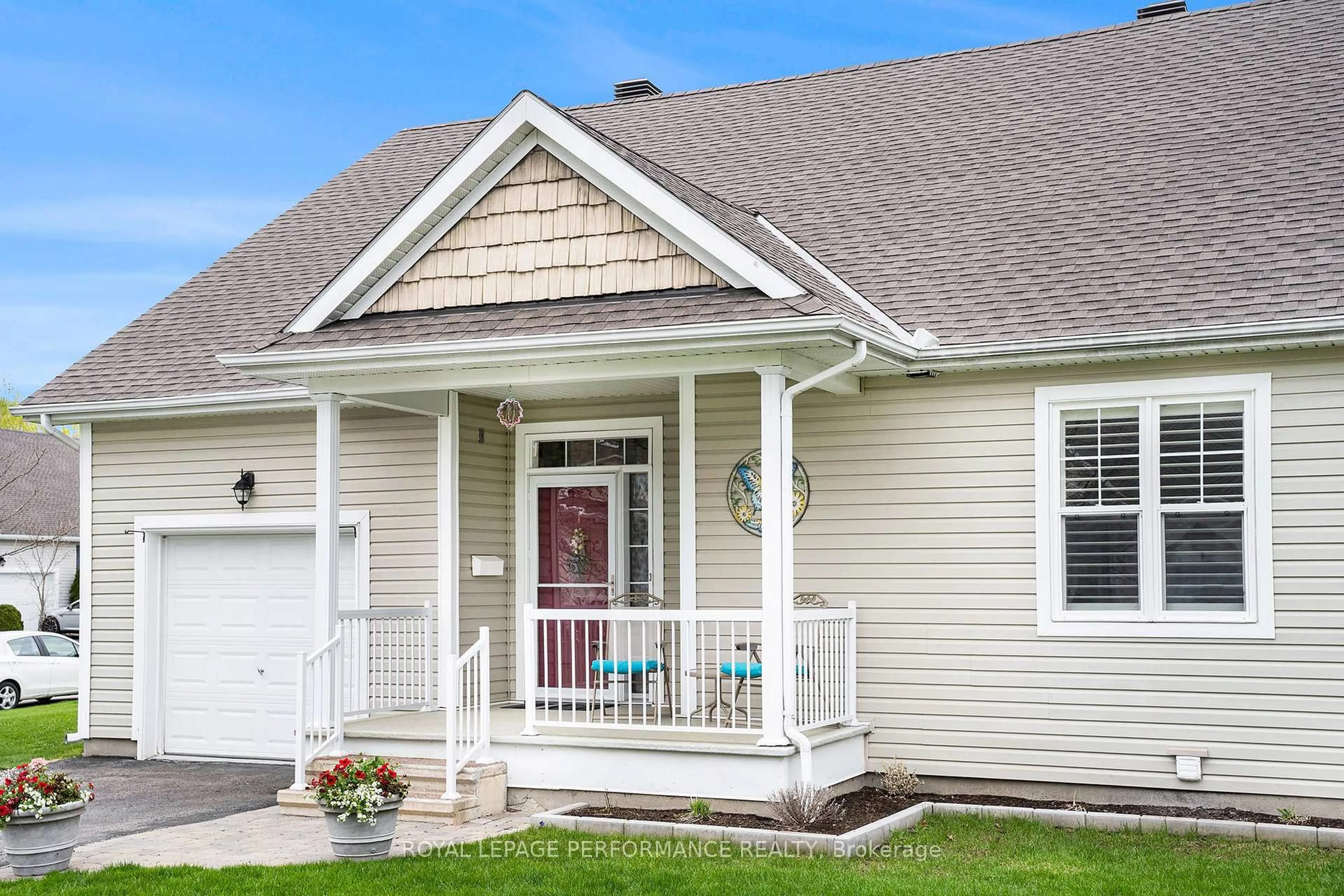 Home with vinyl exterior material, street for 650 Country Trail Private, Carlsbad Springs Ontario K0A 1K0