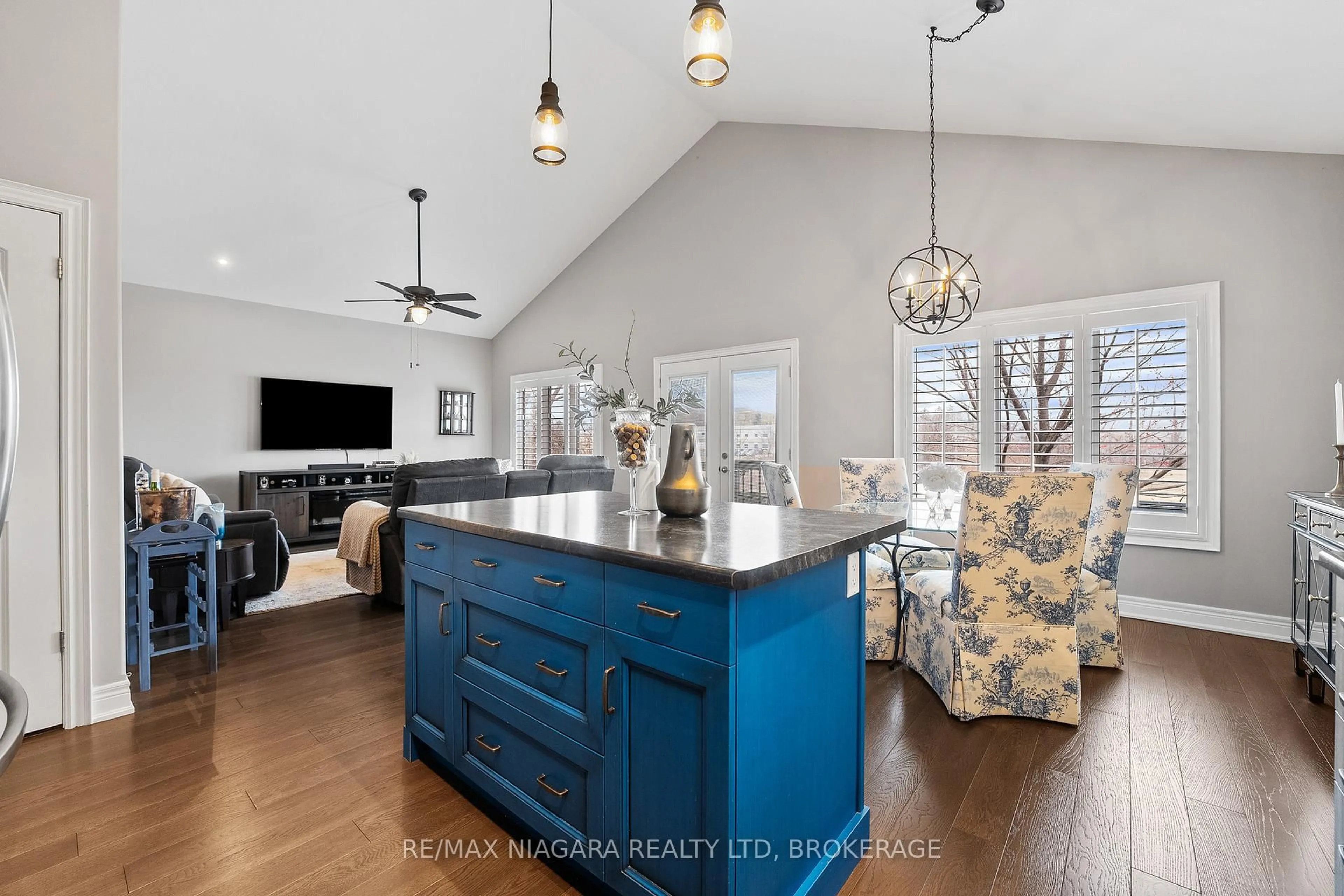 Open concept kitchen, unknown for 86 PARKSIDE Dr, St. Catharines Ontario L2M 1M4