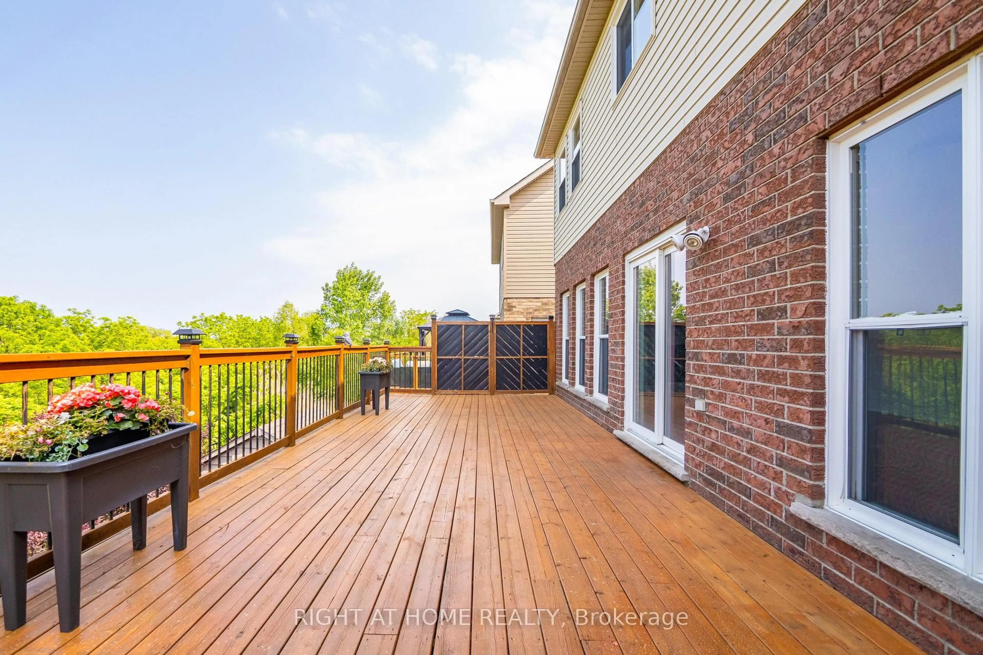 Patio, unknown for 34 Parkvale Dr, Kitchener Ontario N2R 1Z5