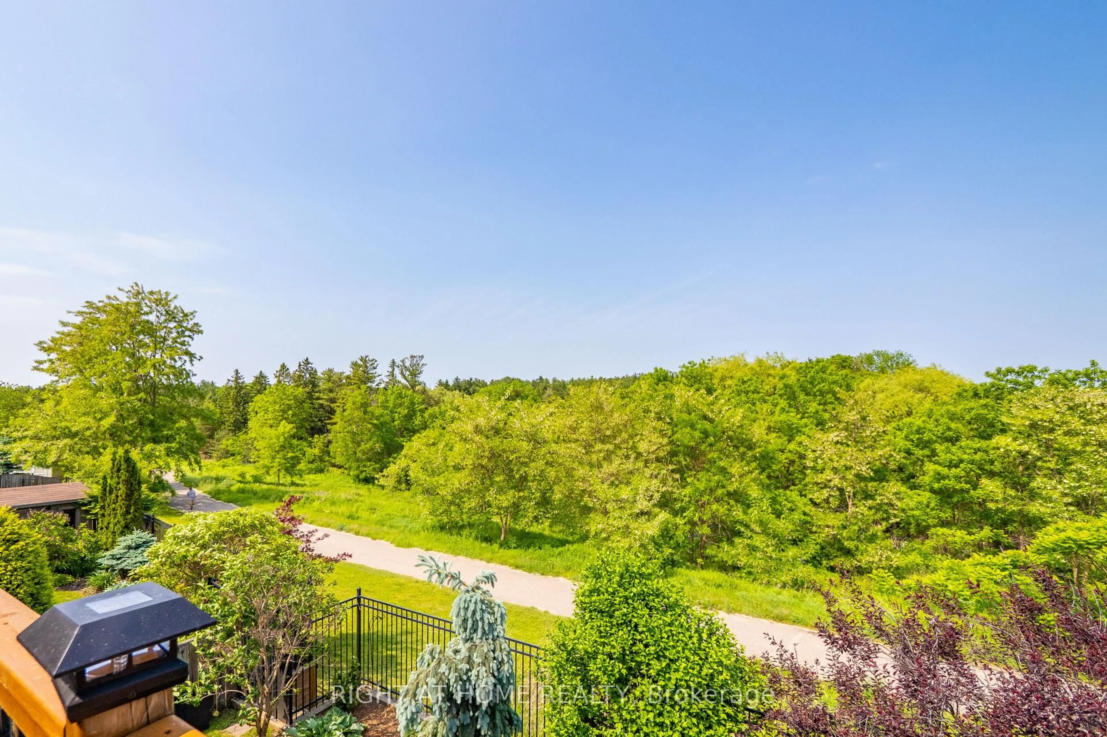 A pic from outside/outdoor area/front of a property/back of a property/a pic from drone, forest/trees view for 34 Parkvale Dr, Kitchener Ontario N2R 1Z5