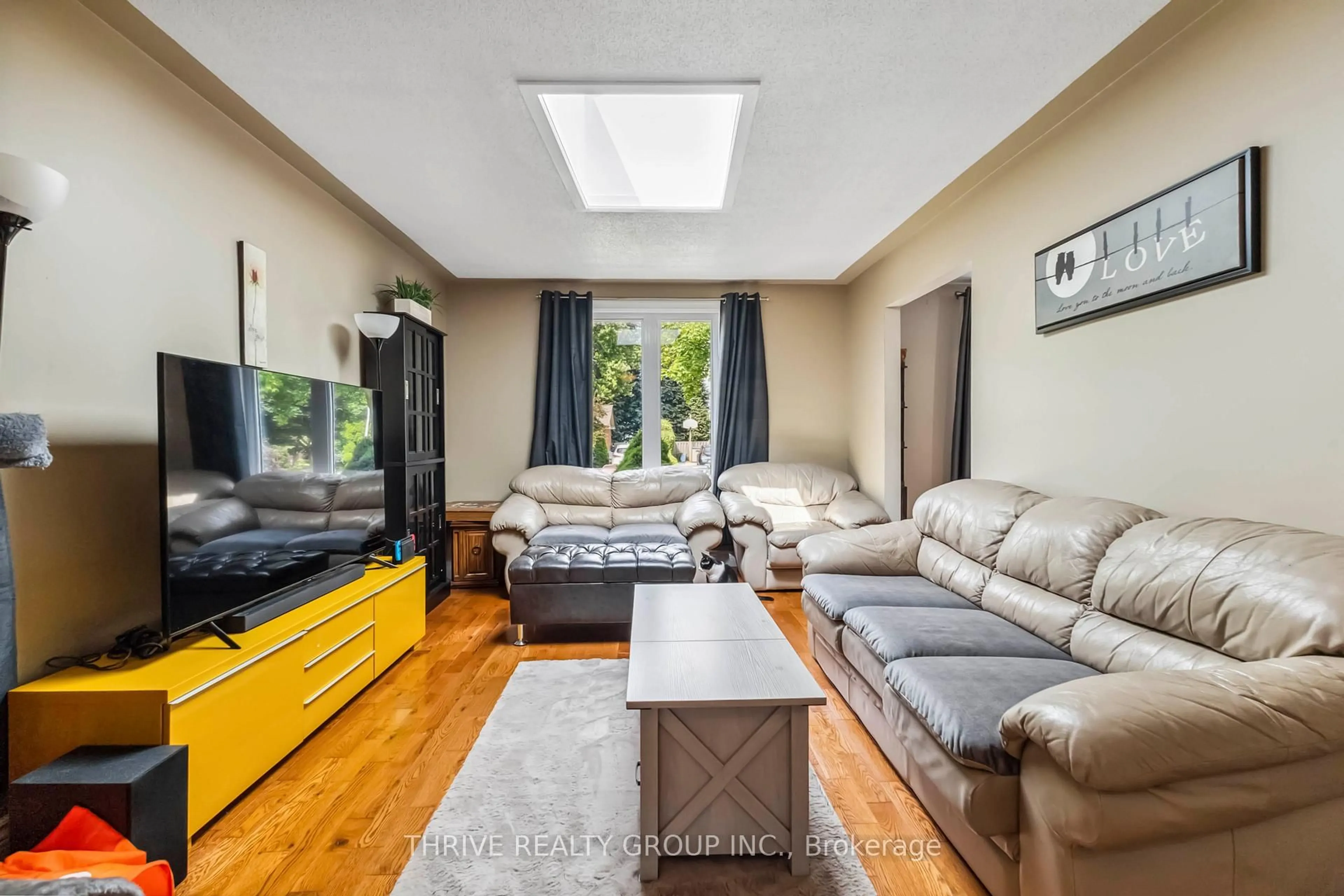 Living room with furniture, unknown for 1619 Aldersbrook Rd, London North Ontario N6G 2Z2