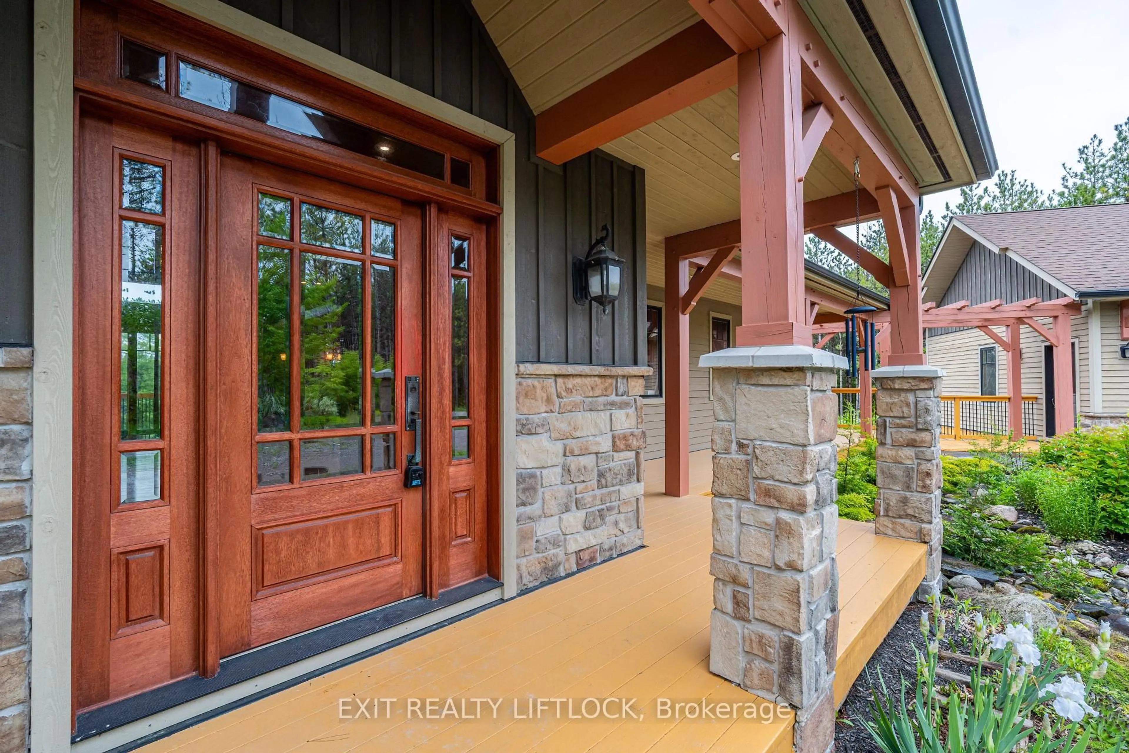 Indoor entryway for 758 Lifford Rd, Kawartha Lakes Ontario L0A 1A0
