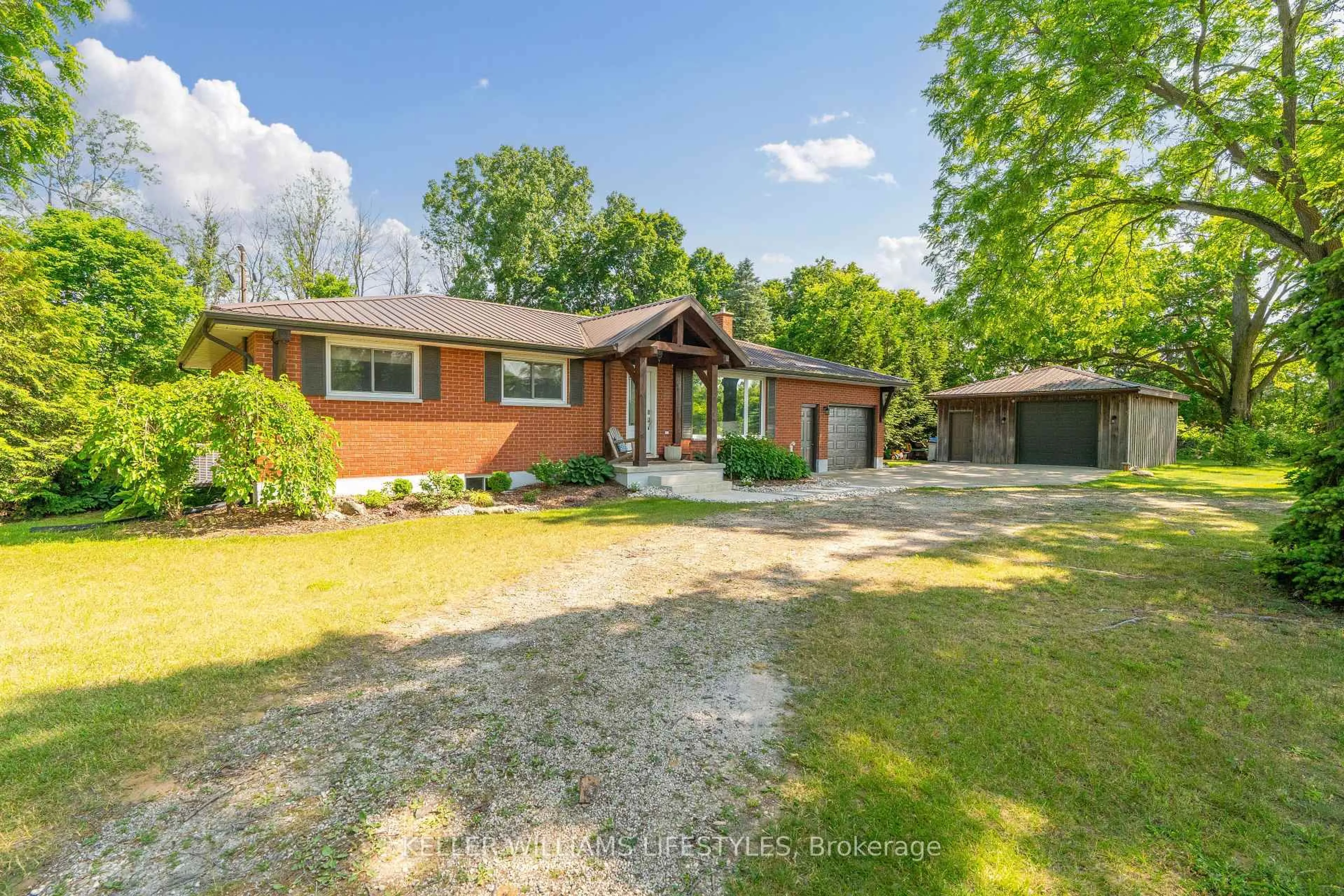 A pic from outside/outdoor area/front of a property/back of a property/a pic from drone, unknown for 6837 Glendon Dr, Strathroy-Caradoc Ontario N0L 1T0