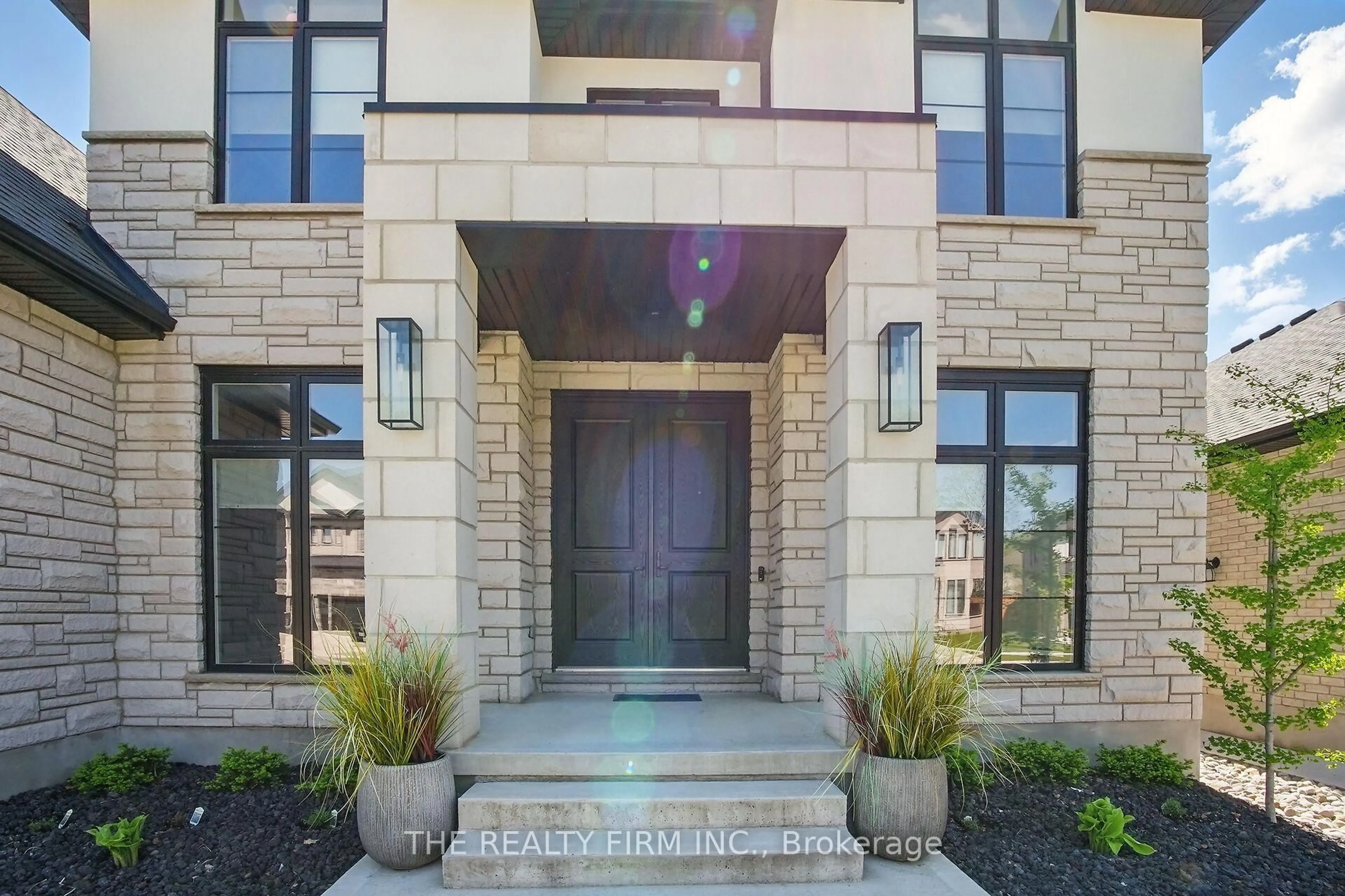 Indoor entryway for 2151 Tripp Dr, London South Ontario N6P 0H4