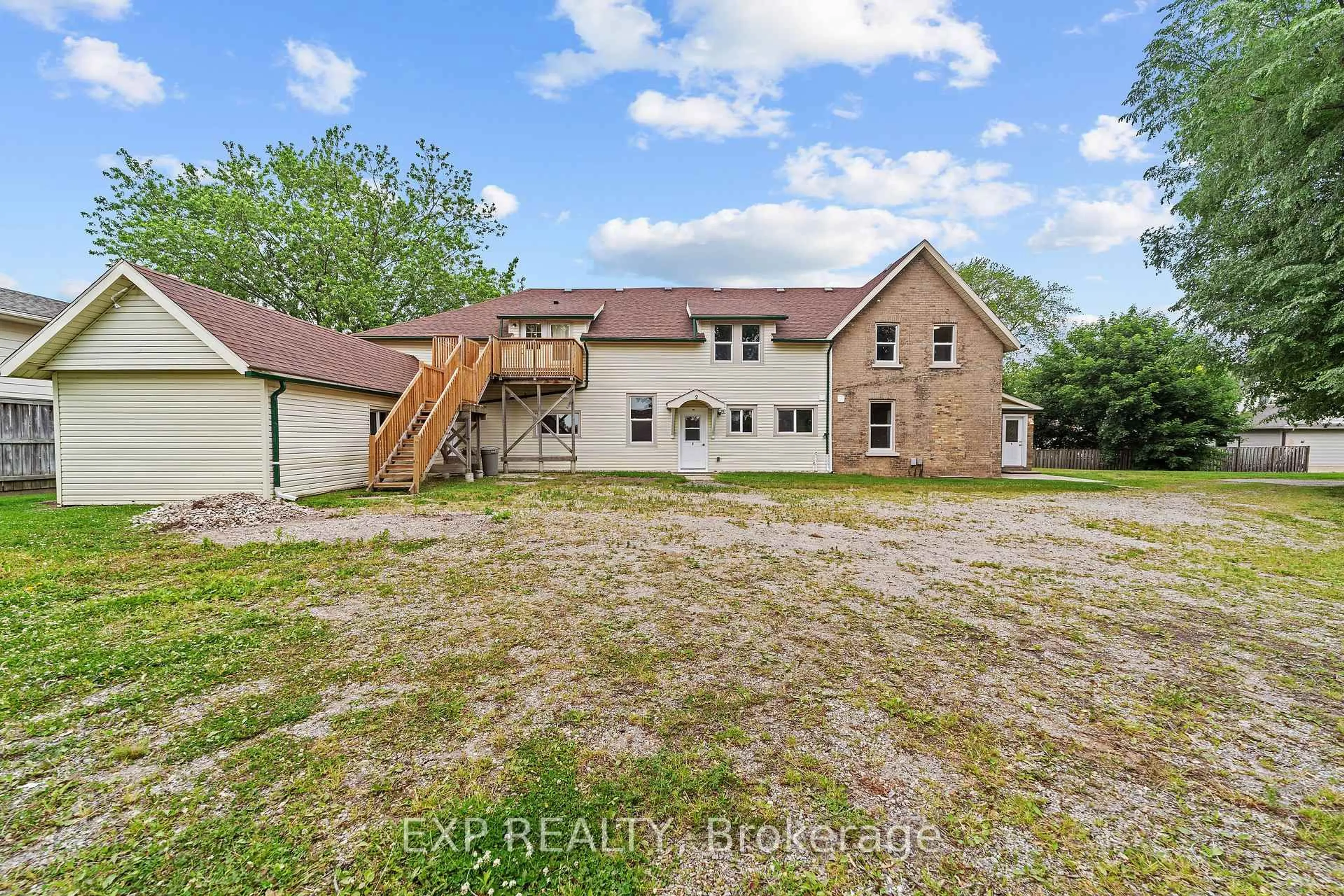 A pic from outside/outdoor area/front of a property/back of a property/a pic from drone, building for 50 Fairview Ave, St. Thomas Ontario N5R 4X6