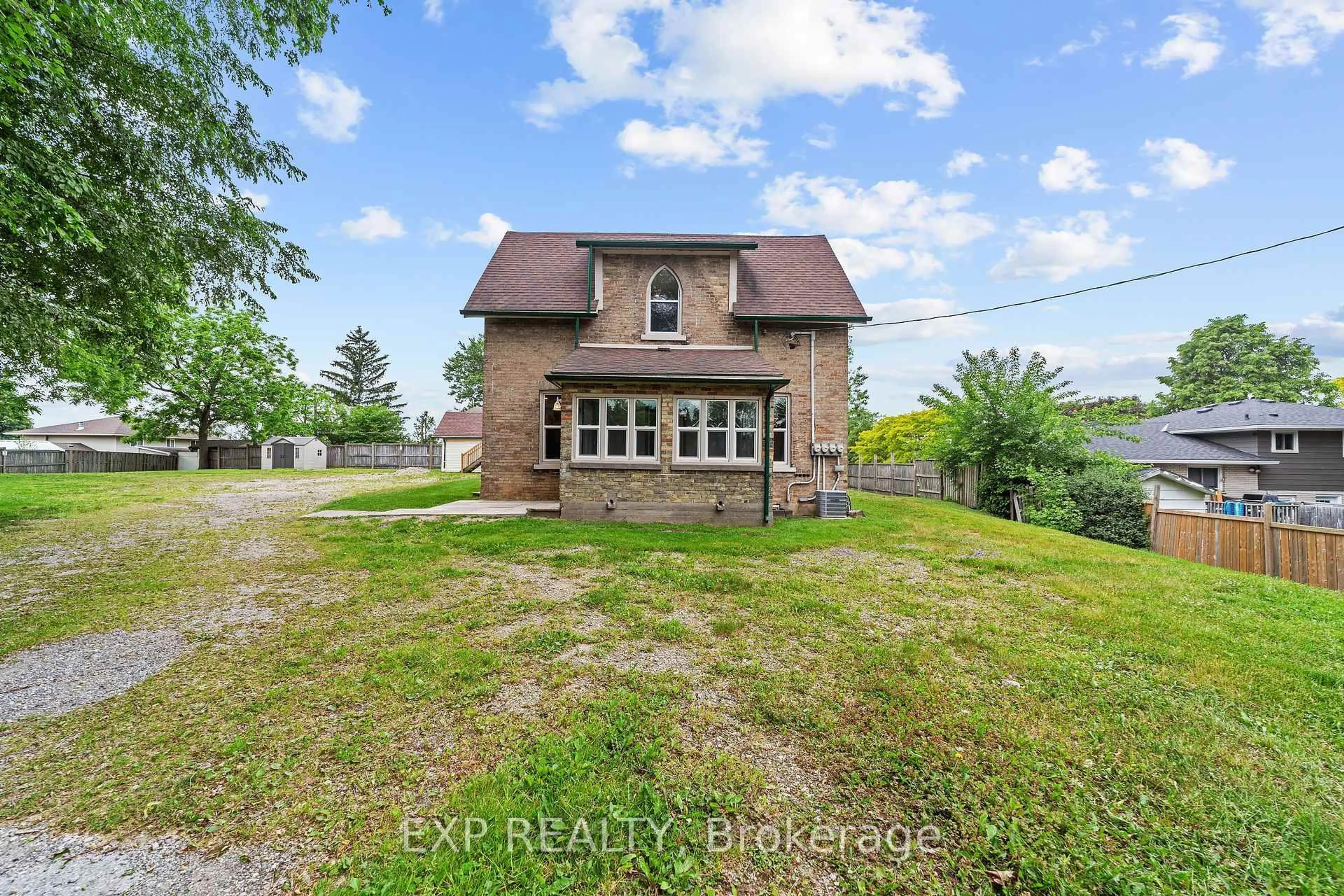 A pic from outside/outdoor area/front of a property/back of a property/a pic from drone, building for 50 Fairview Ave, St. Thomas Ontario N5R 4X6