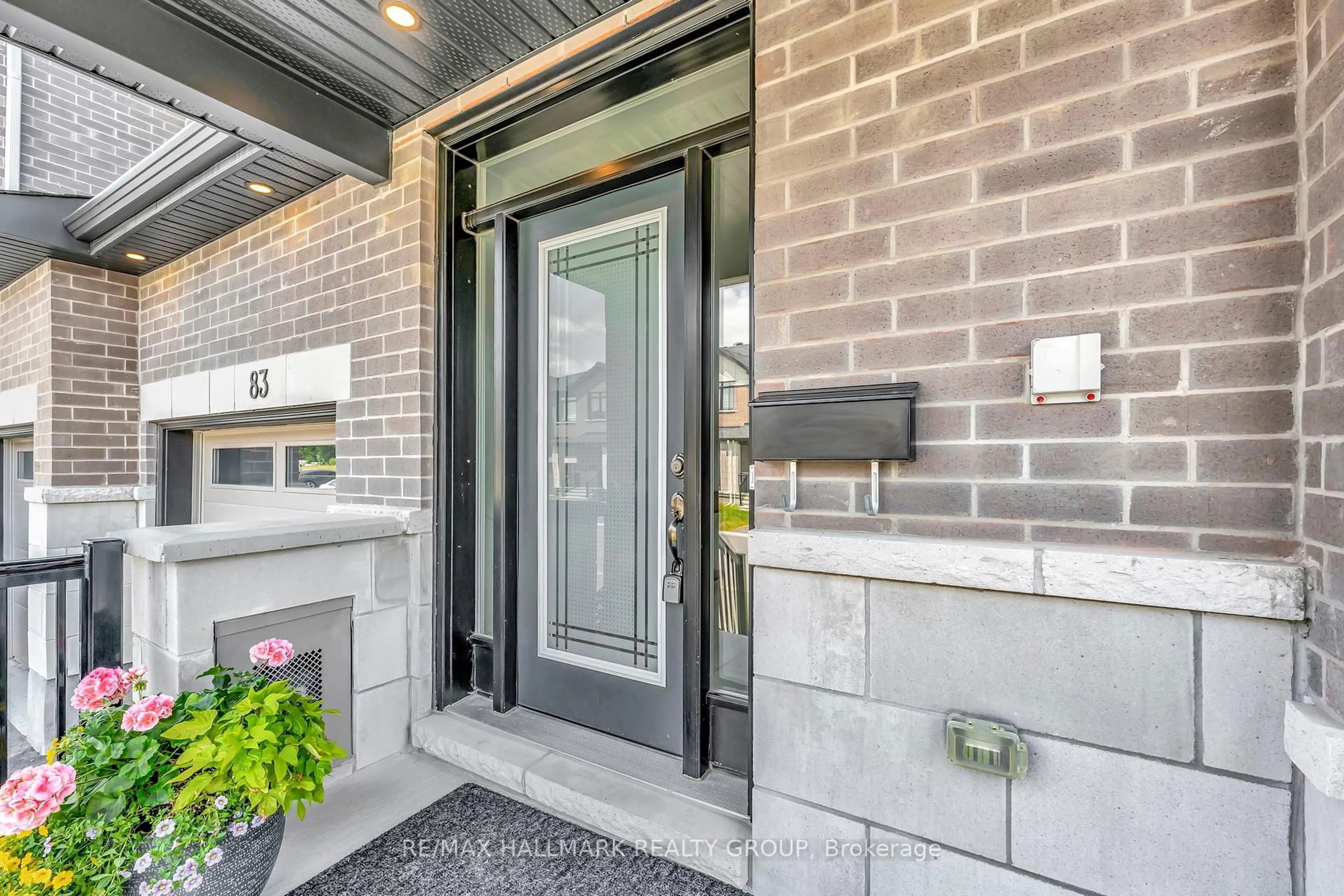 Indoor entryway for 83 Bon Temps Way, Ottawa Ontario K1W 0M1