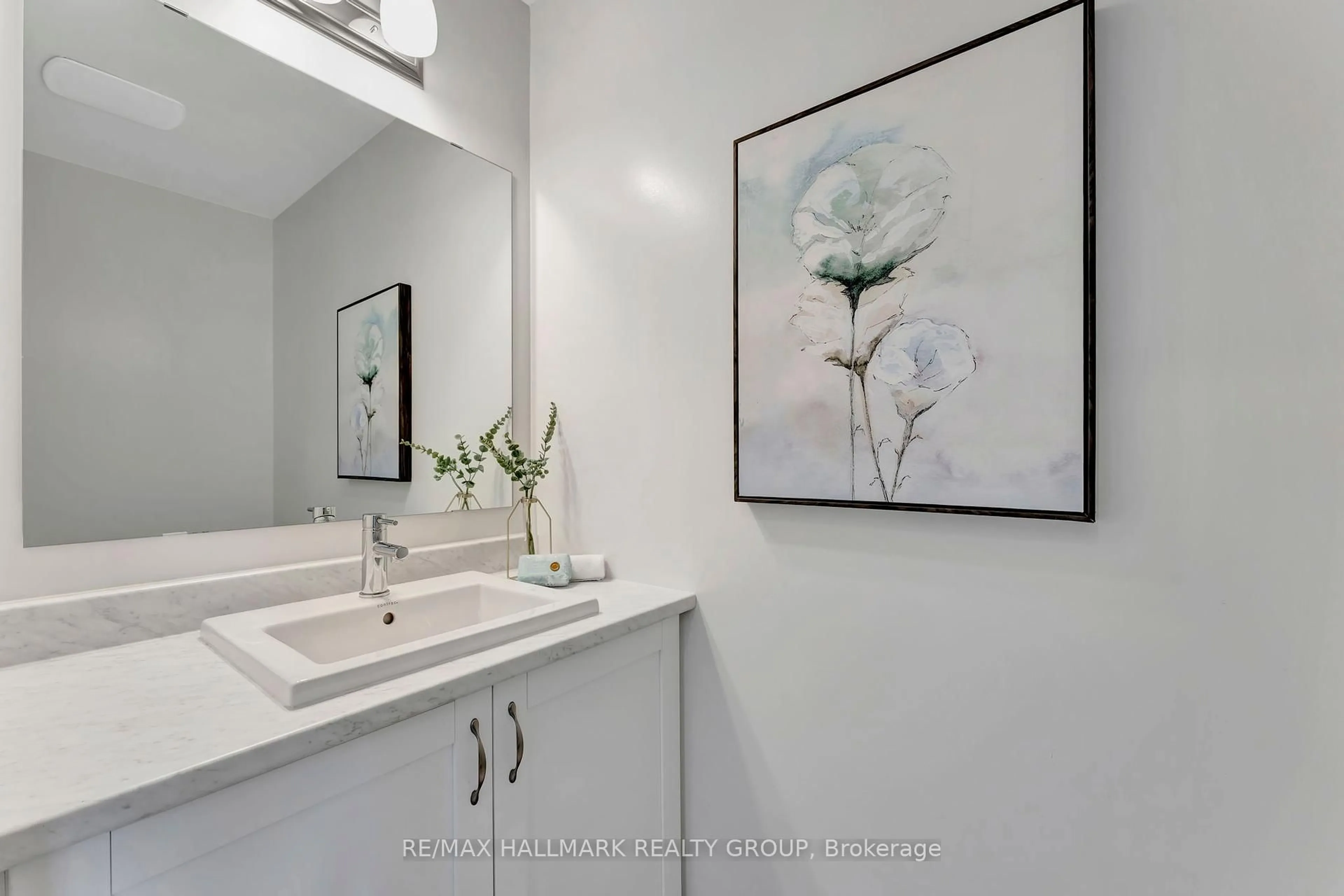 Contemporary bathroom, ceramic/tile floor for 83 Bon Temps Way, Ottawa Ontario K1W 0M1