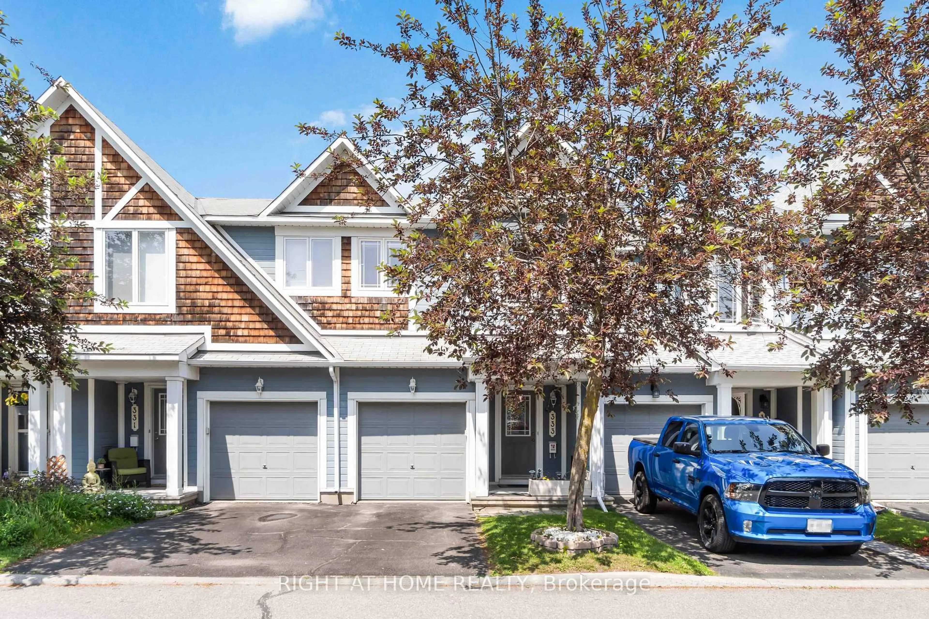 A pic from outside/outdoor area/front of a property/back of a property/a pic from drone, street for 333 Hillsboro Private, Kanata Ontario K2M 3B2